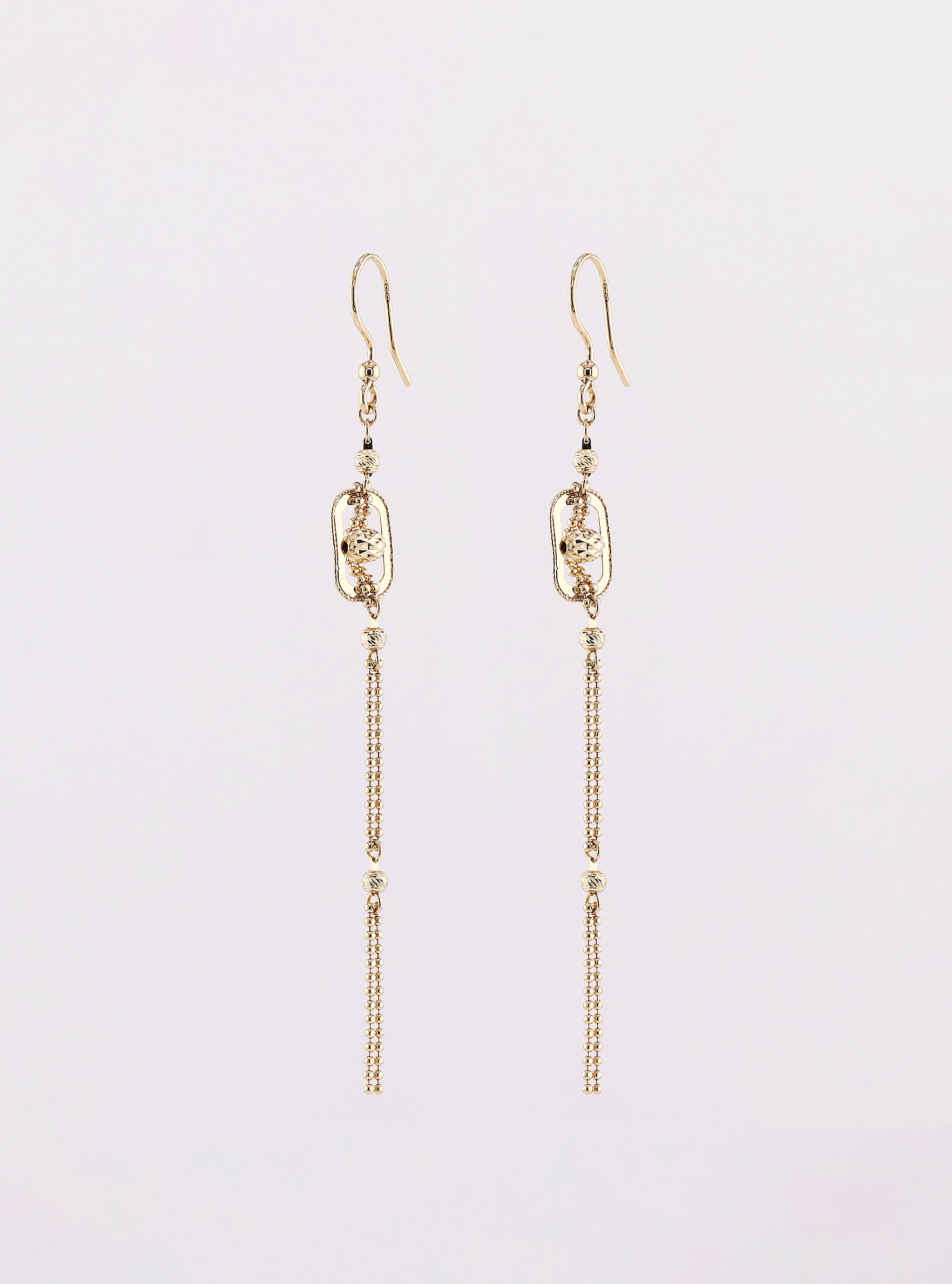 Aretes de Oro Largos de Gancho con Borlas de 14K