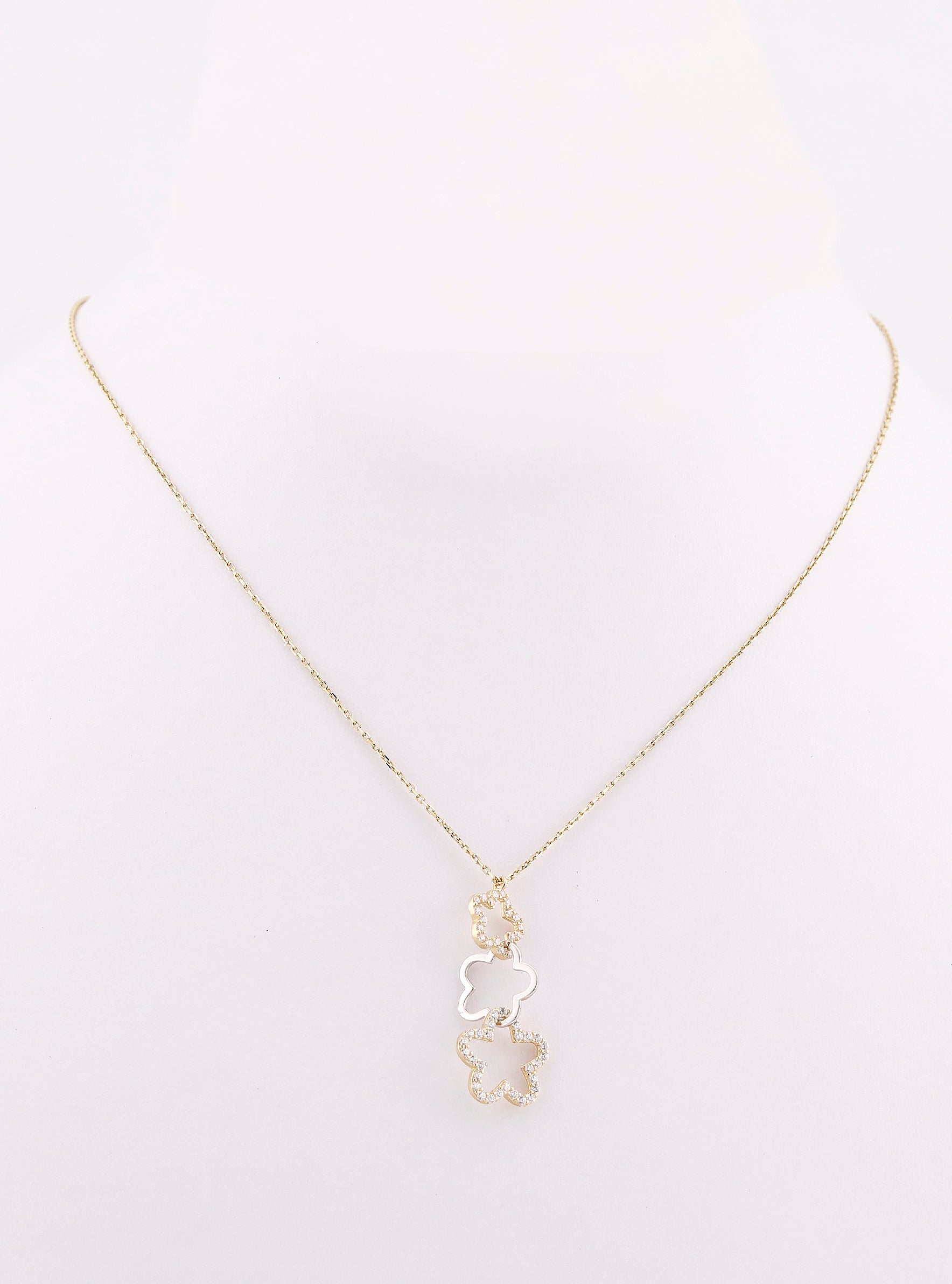 Gargantilla de Oro Triple con Piedras Blancas de 14K