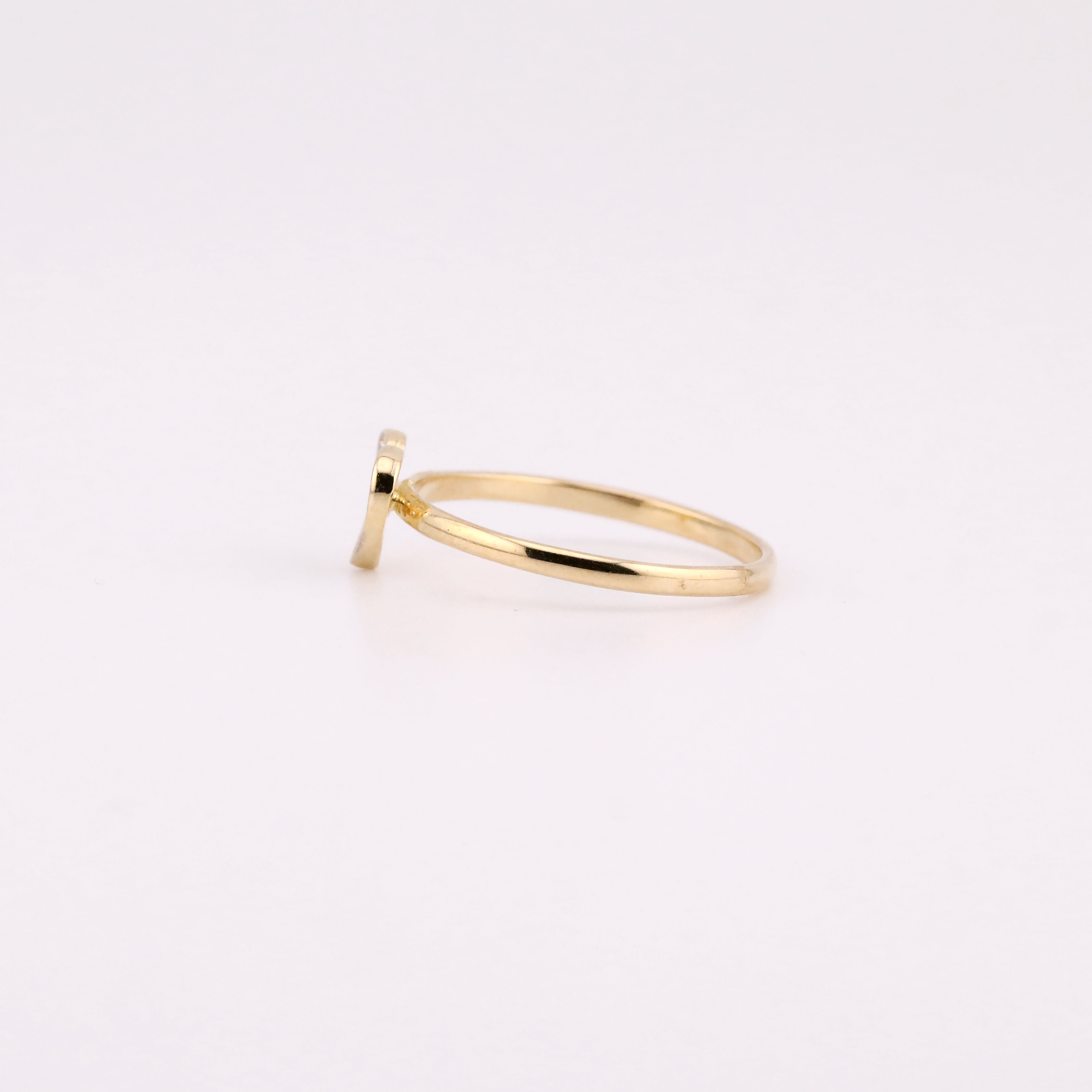 Anillo de Oro Corazón con Piedras Blancas de 14K