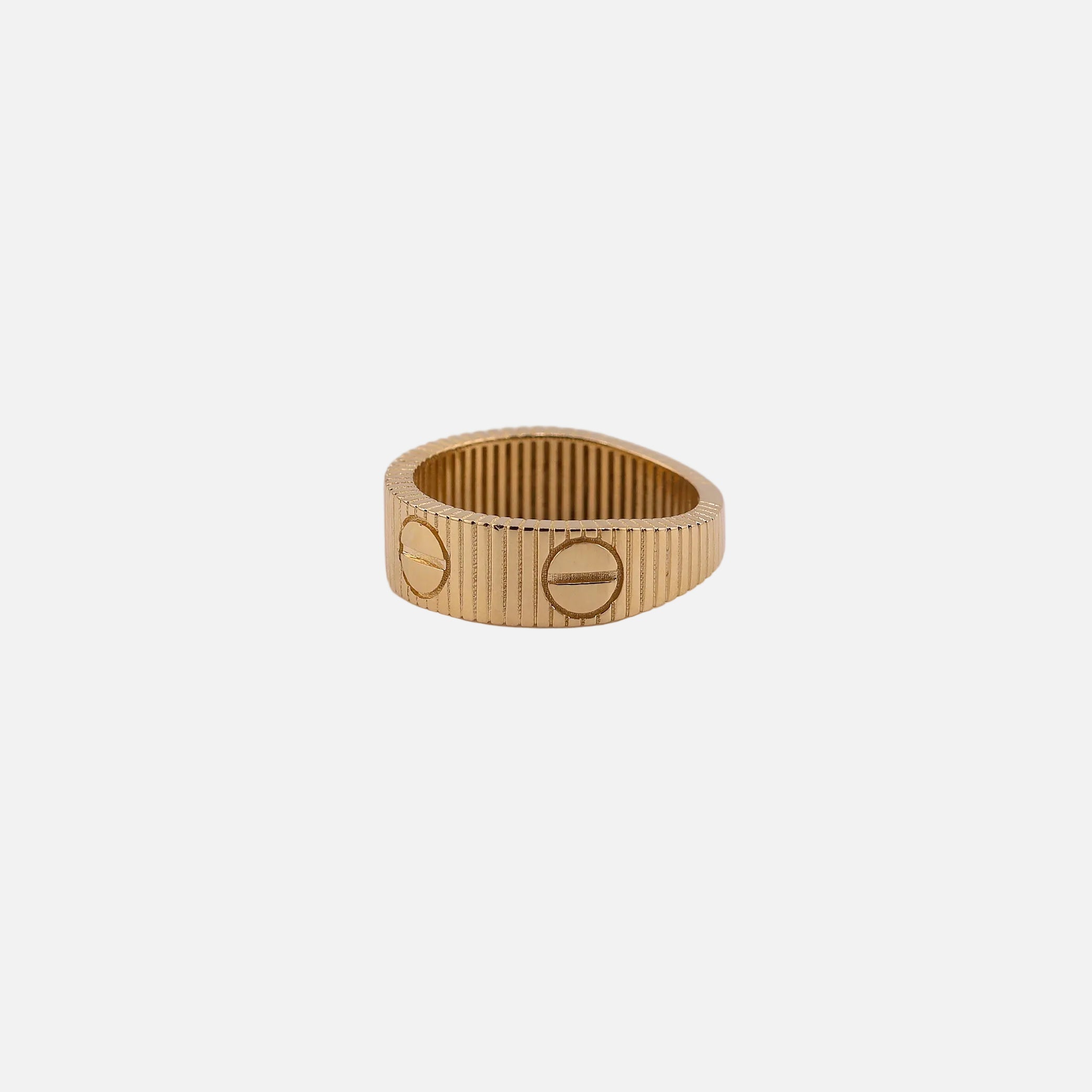 Anillo Clásico Relimado en Oro de 14K