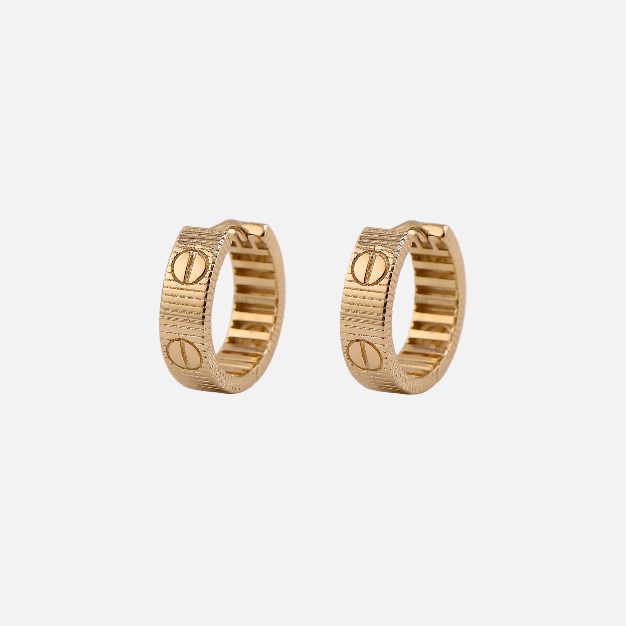 Aretes Huggies Clásicos en Oro de 14K