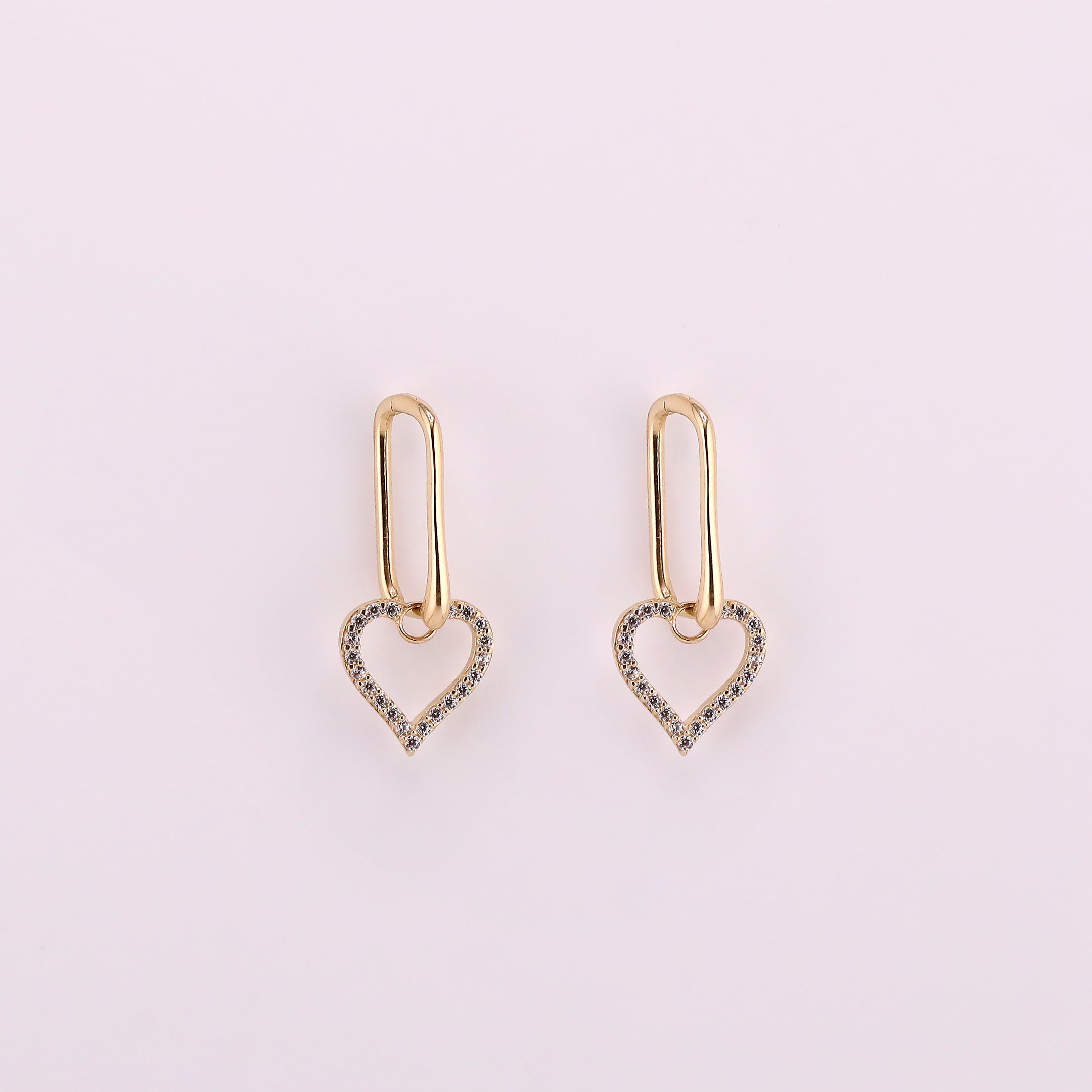 Aretes Huggies Dije Corazón con Zirconias Blancas en Oro de 14K