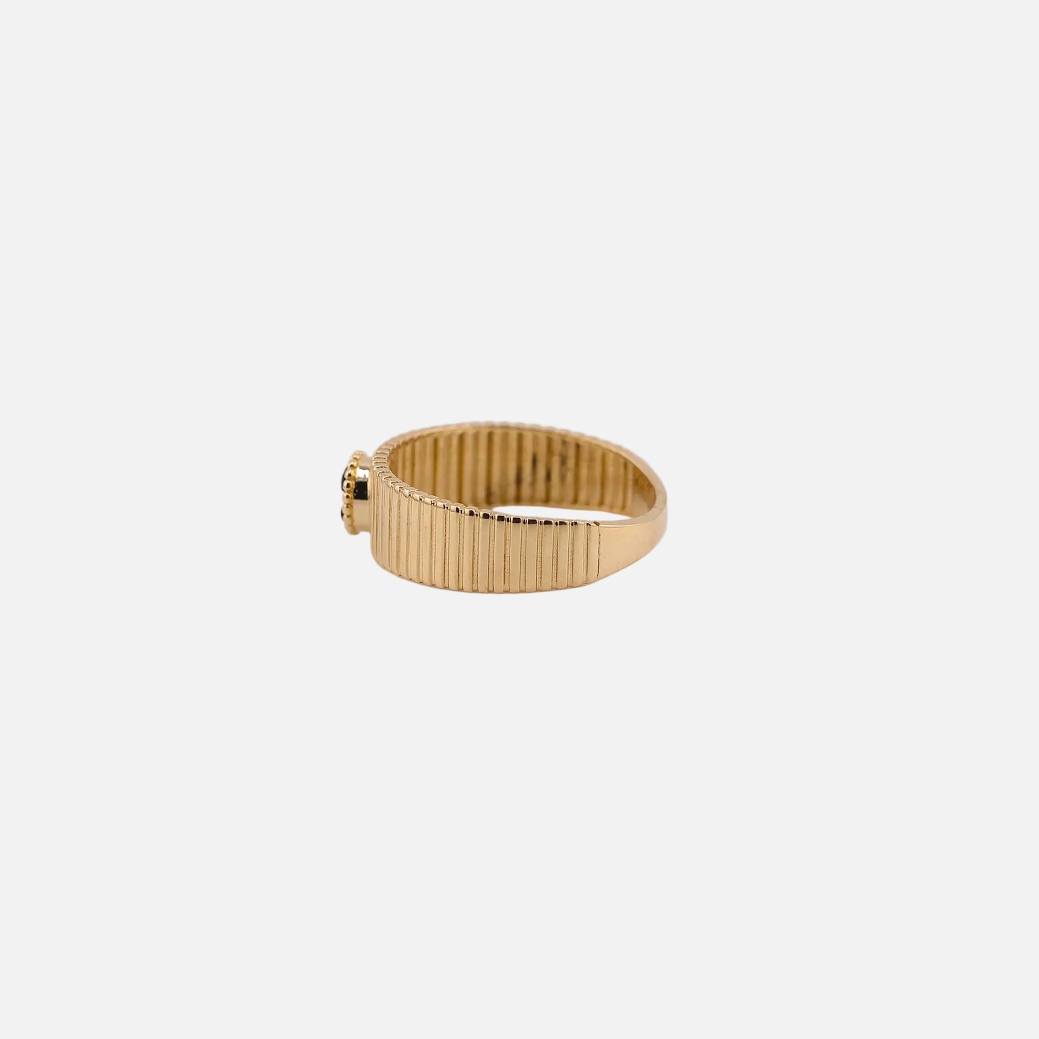 Anillo con Piedra Negra en Oro de 14K