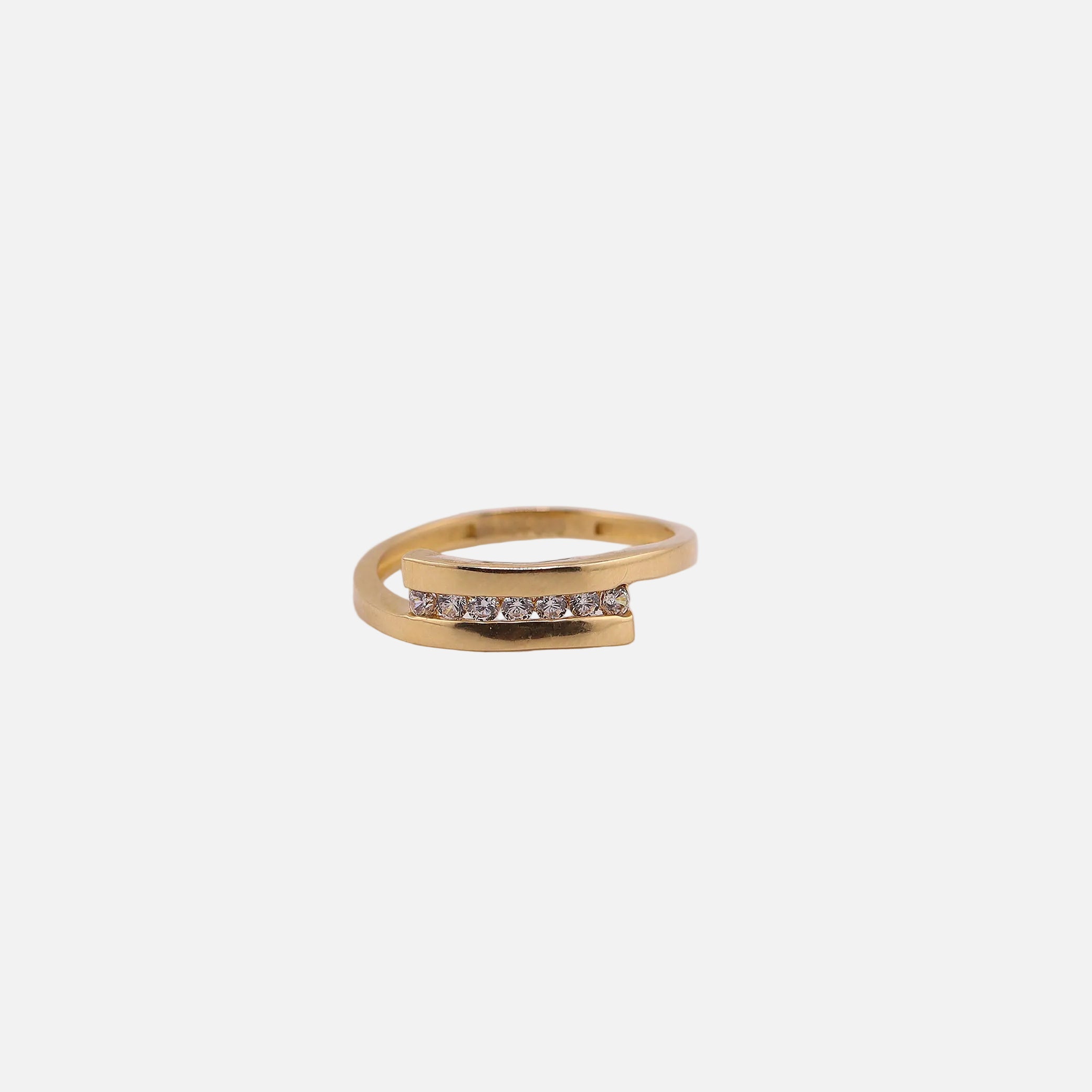 Anillo Dos Líneas con Piedras Blancas en Oro de 14K