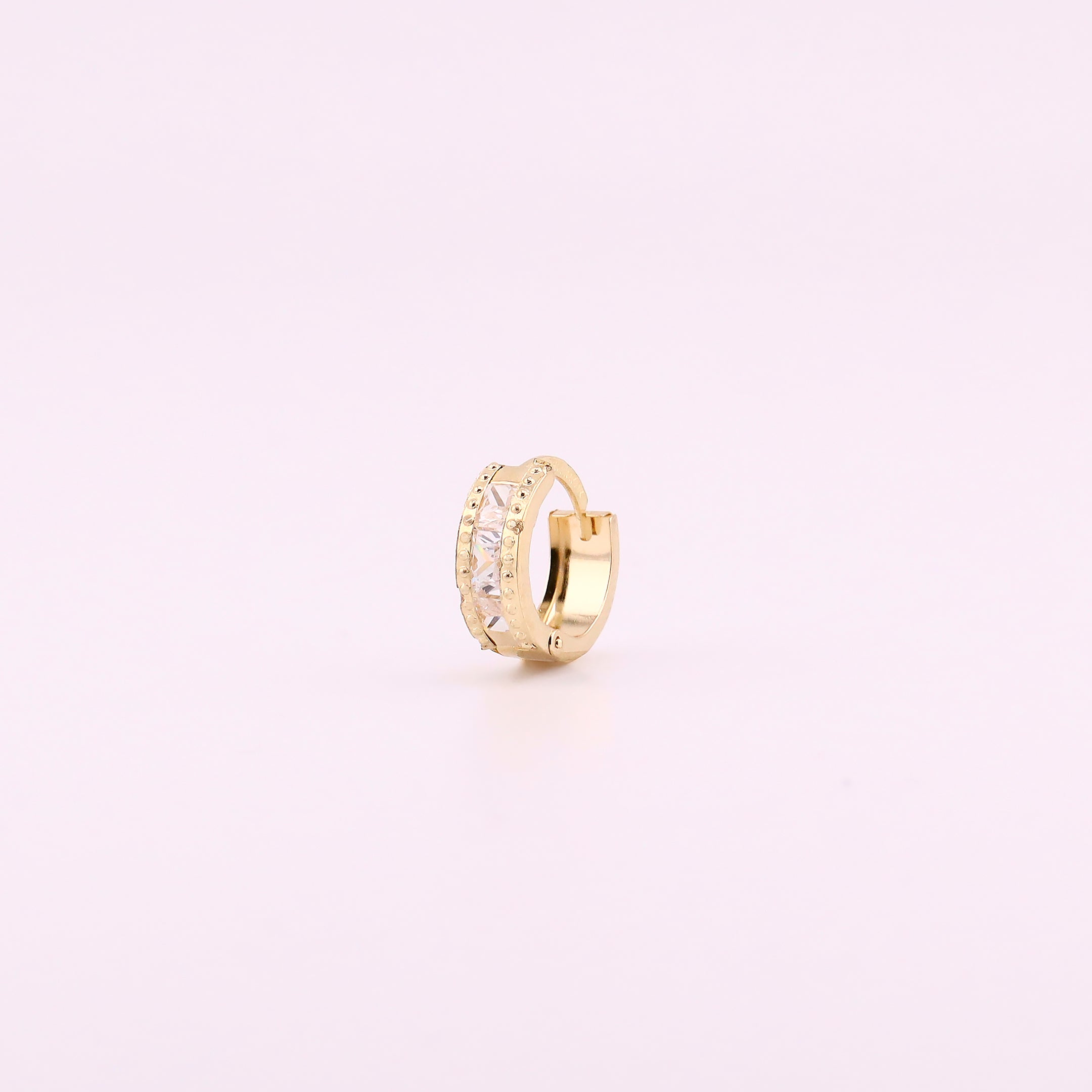 Aretes Huggies Zirconias Blancas Baguette en Oro de 14K