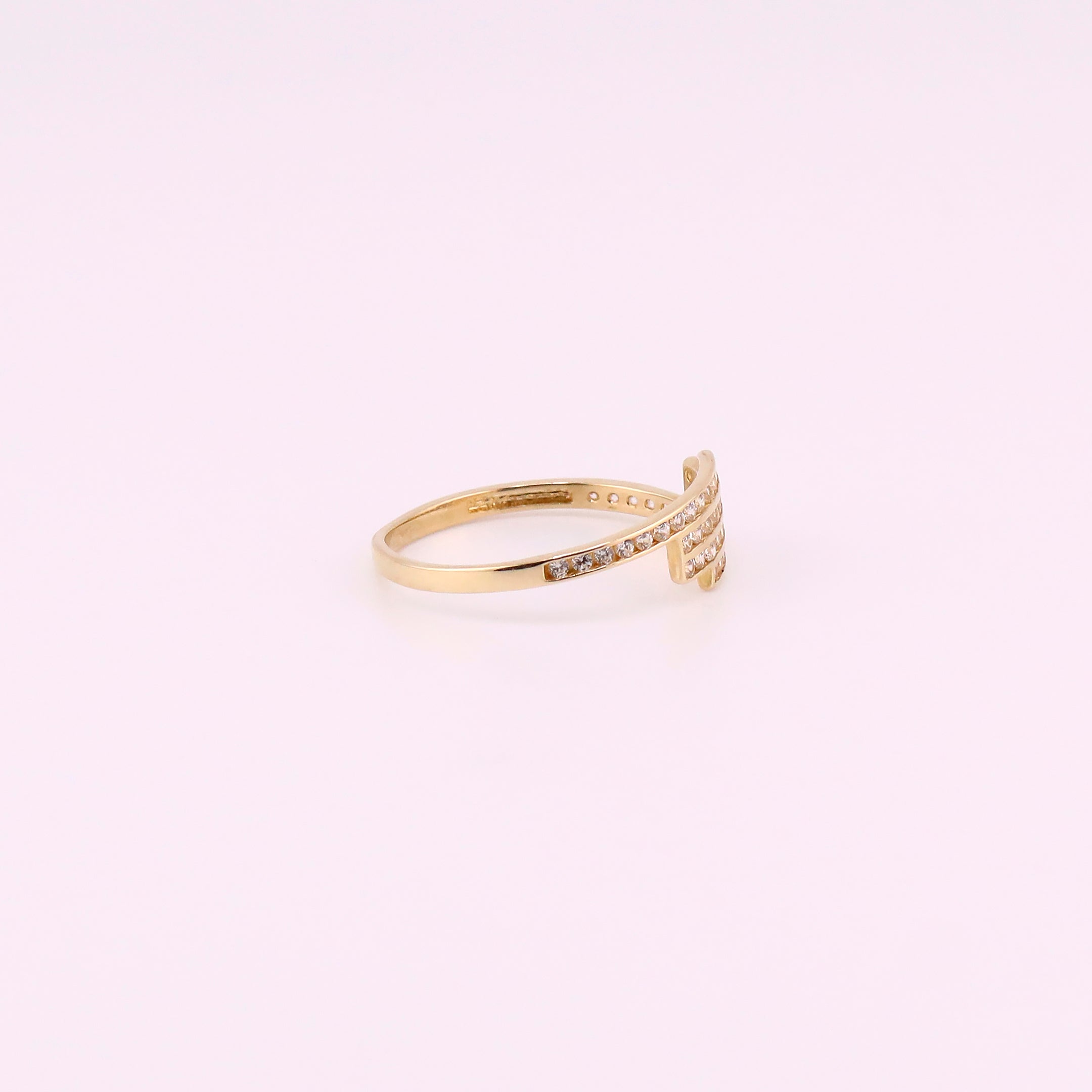 Anillo Olas con Piedras Blancas en Oro de 14K