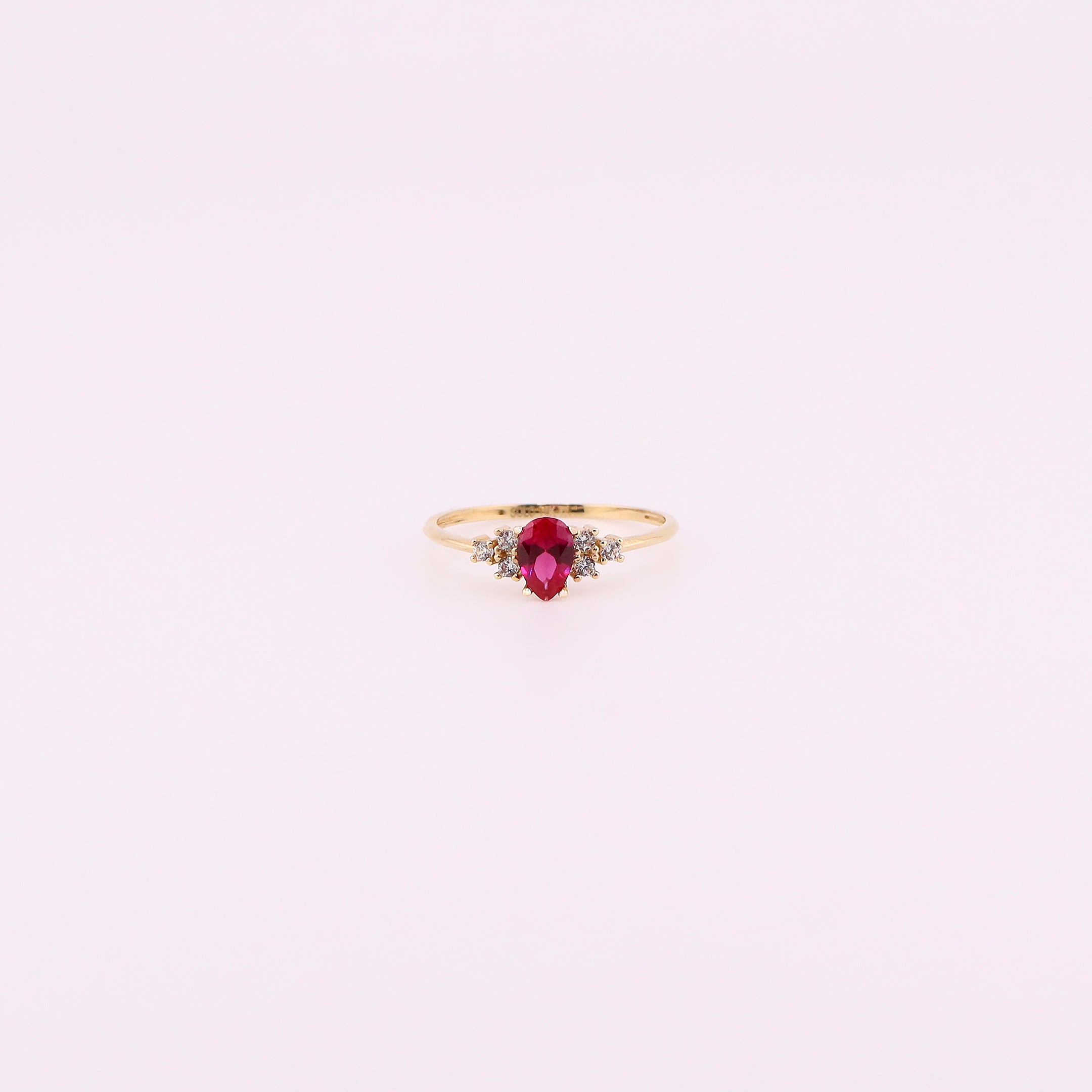 Anillo Gota con Piedra Roja en Oro de 14K