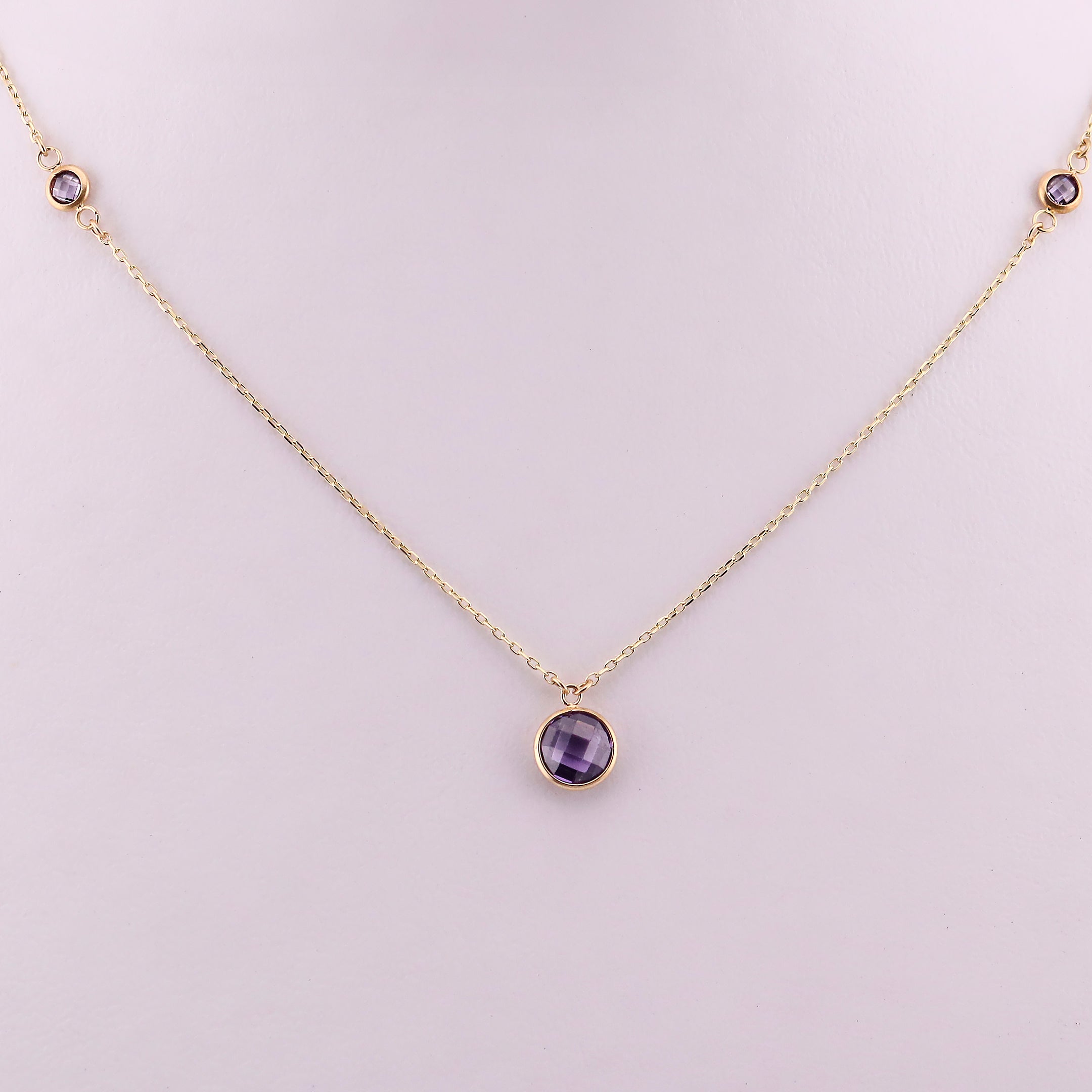 Gargantilla con Zirconia Morada en Oro de 14K