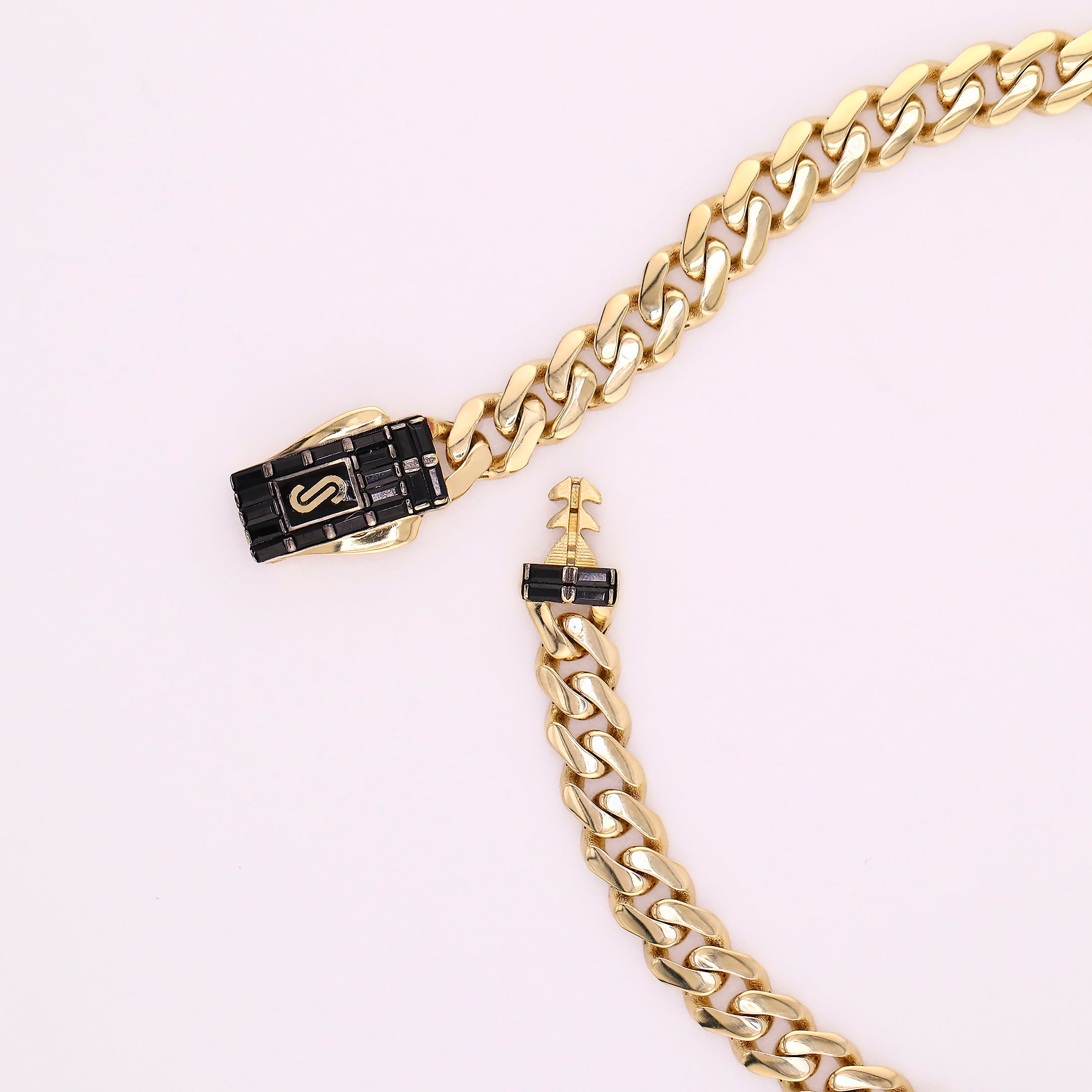 Pulso Monaco Chain Clásico con Zirconias Negras en Oro de 14K