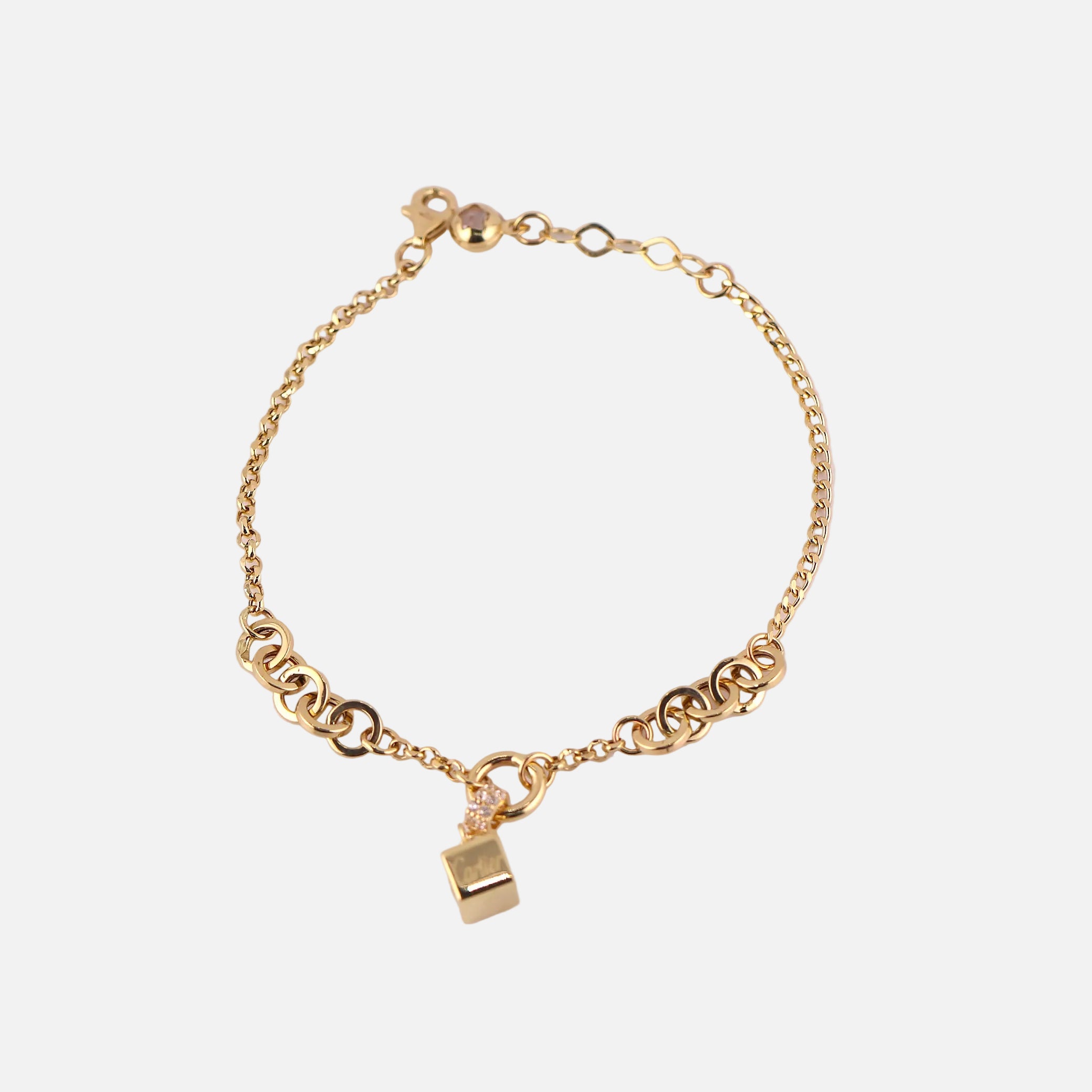 Pulso Círculos con Colgante Clásico en Oro de 14K
