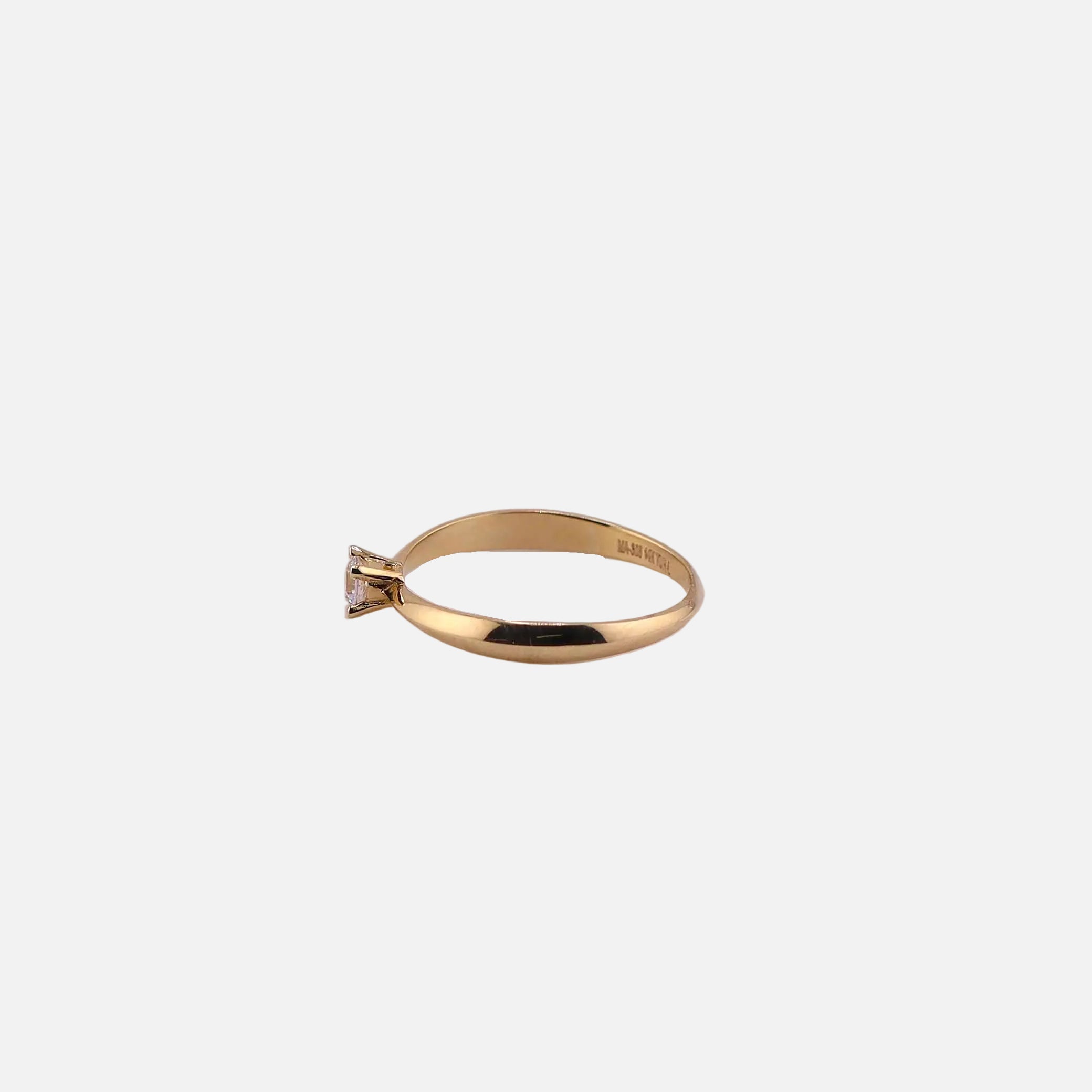 Anillo con Piedra en Oro de 14K