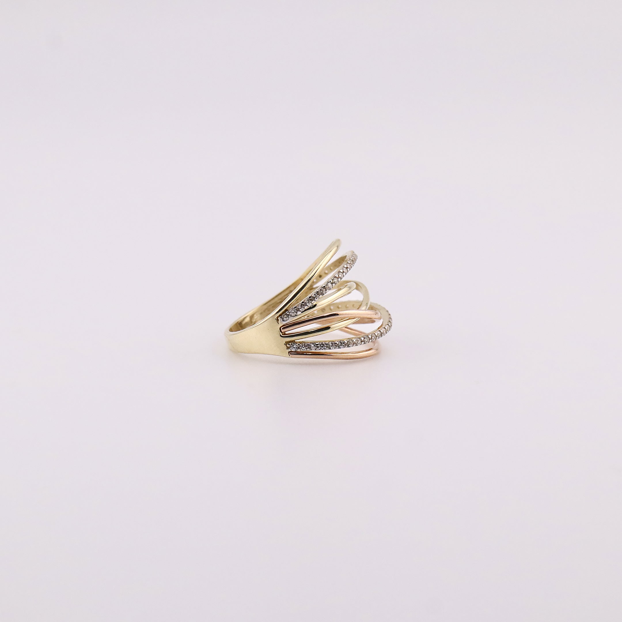 Anillo de Oro Olas con Piedras Blancas de 10K