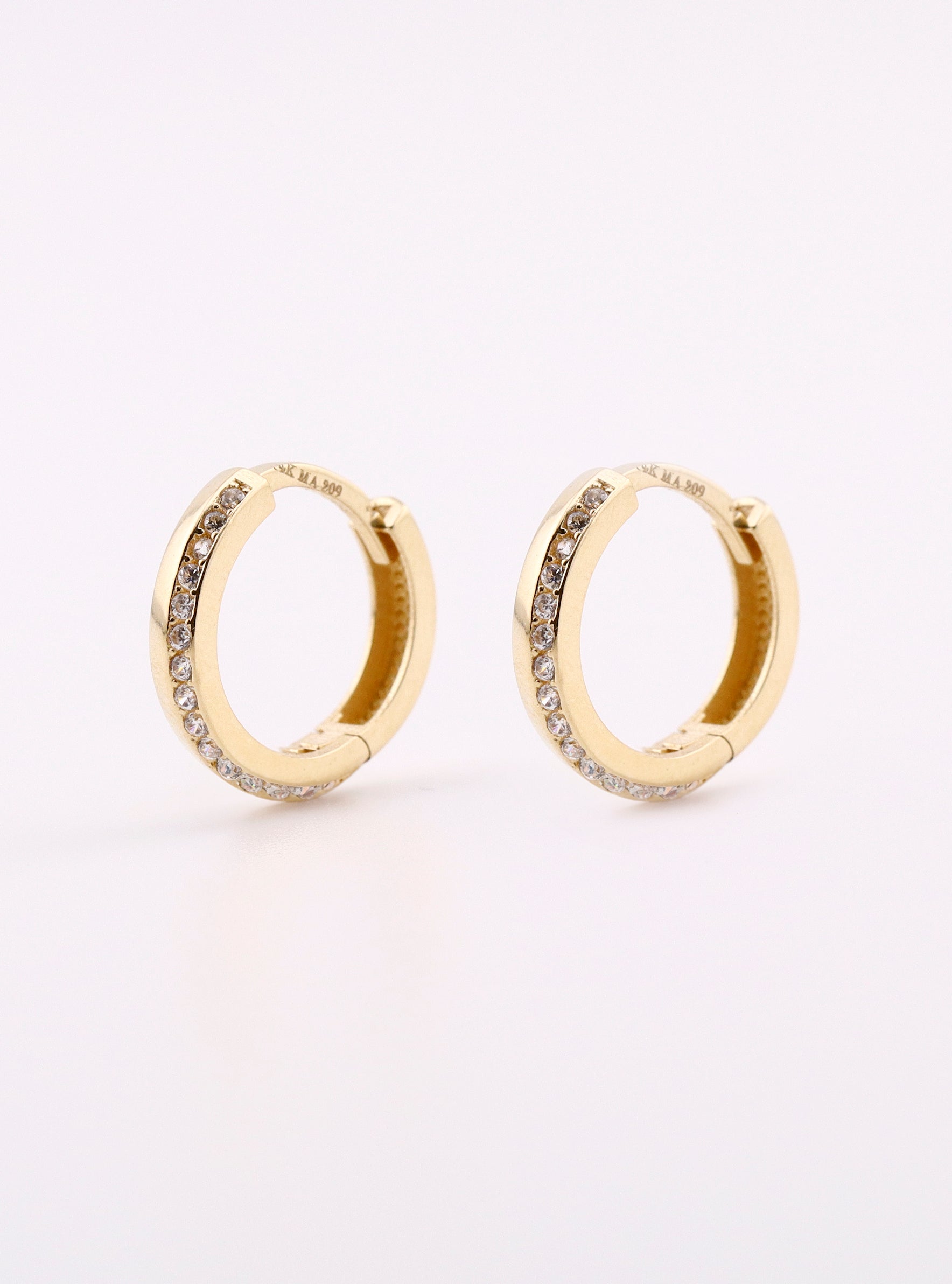 Aretes de Oro Huggies Línea con Piedras de 14K