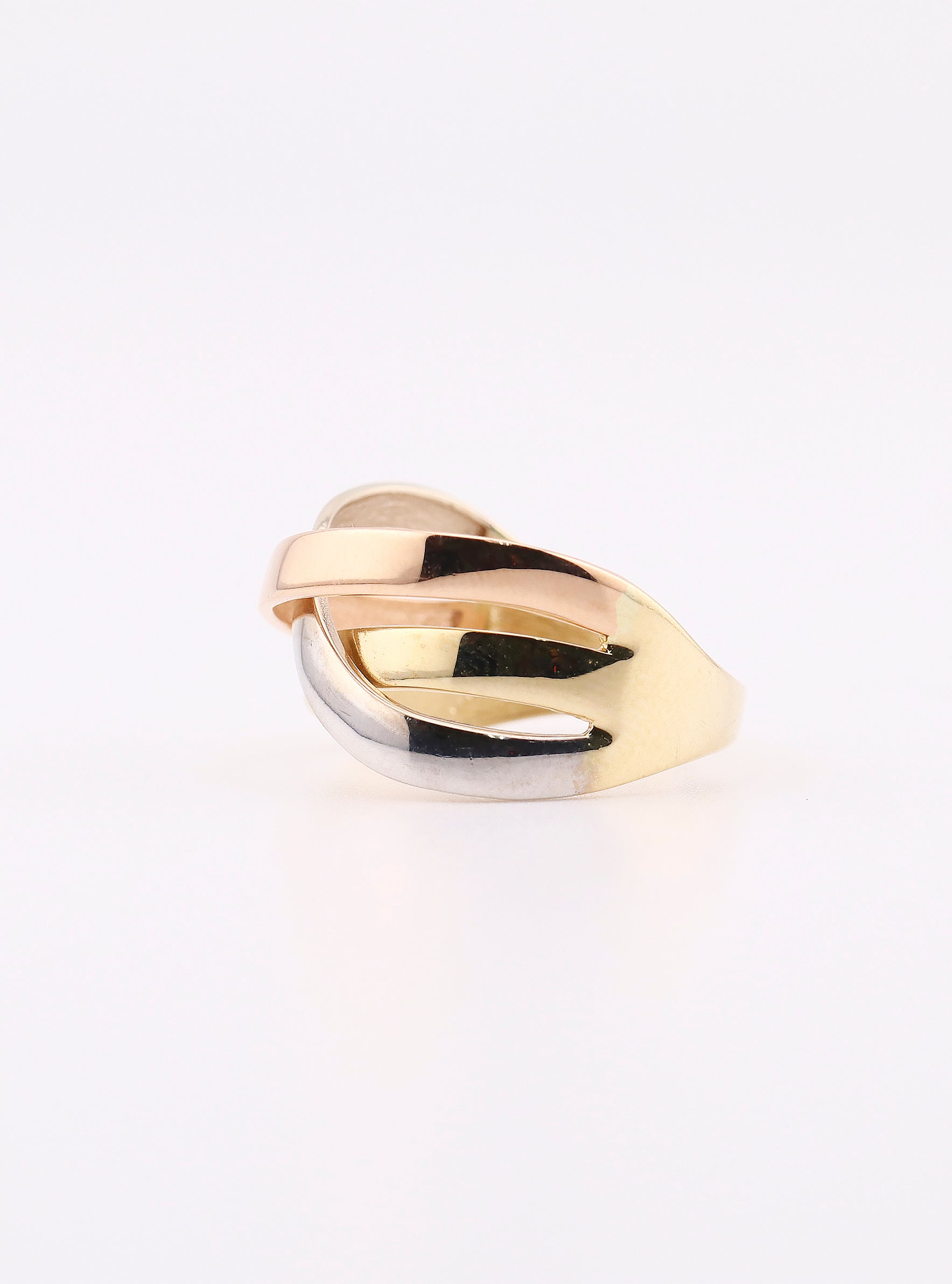 Anillo de Oro Enlazado en Tonos de 14K