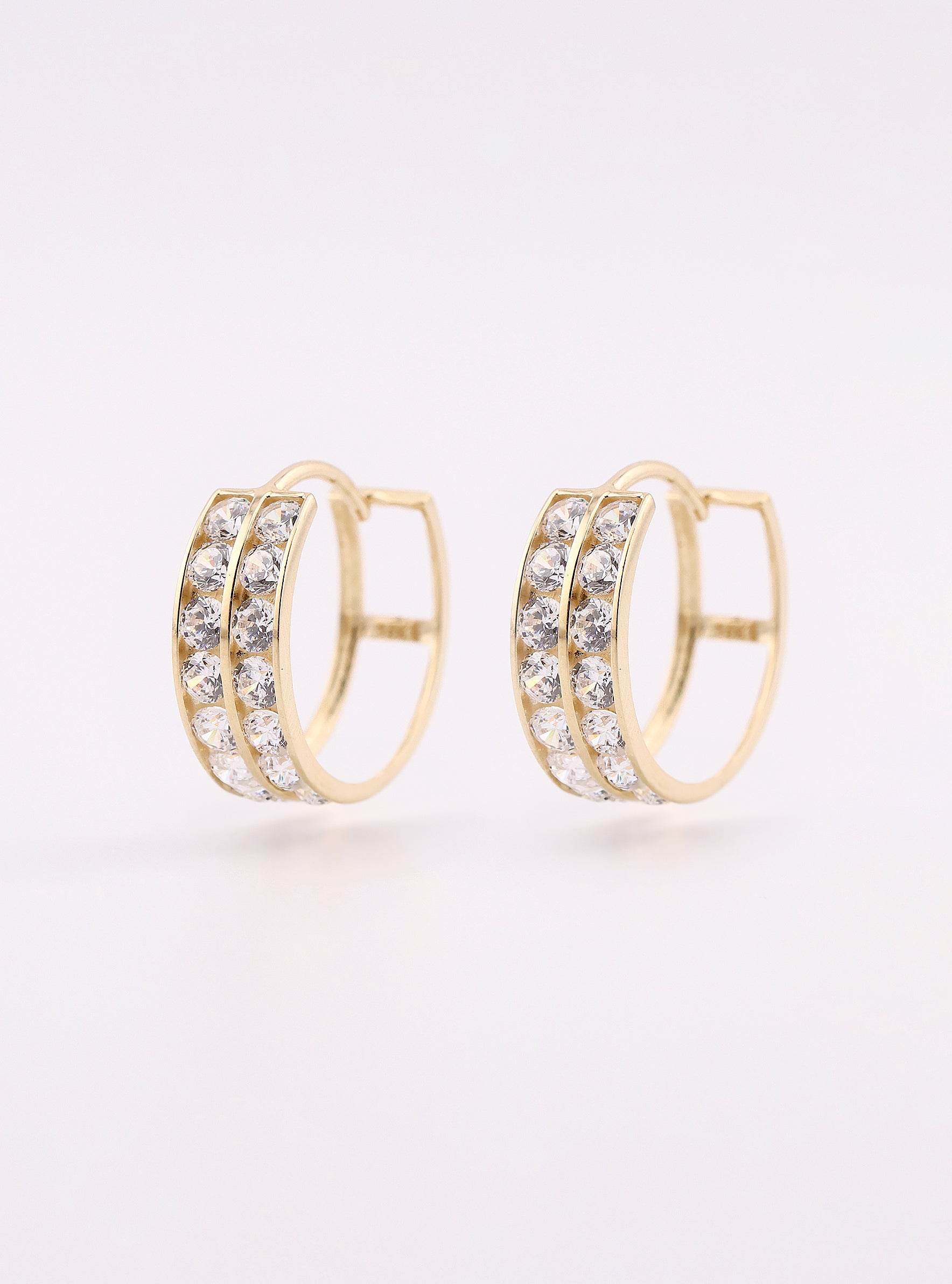 Aretes Huggies de Oro con Piedra Blanca de 14K