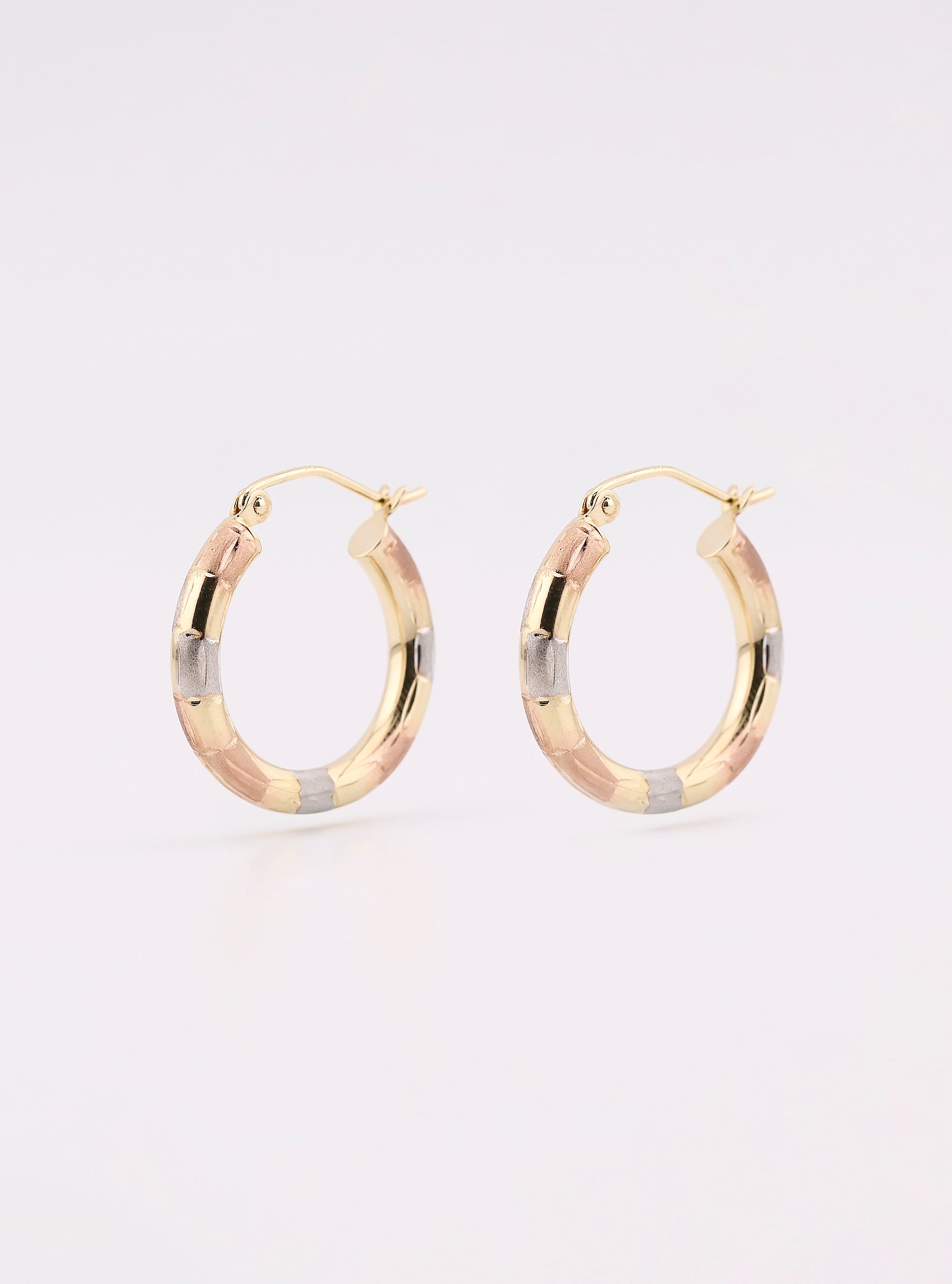 Arracadas de Oro Satinadas en Tonos de 14K