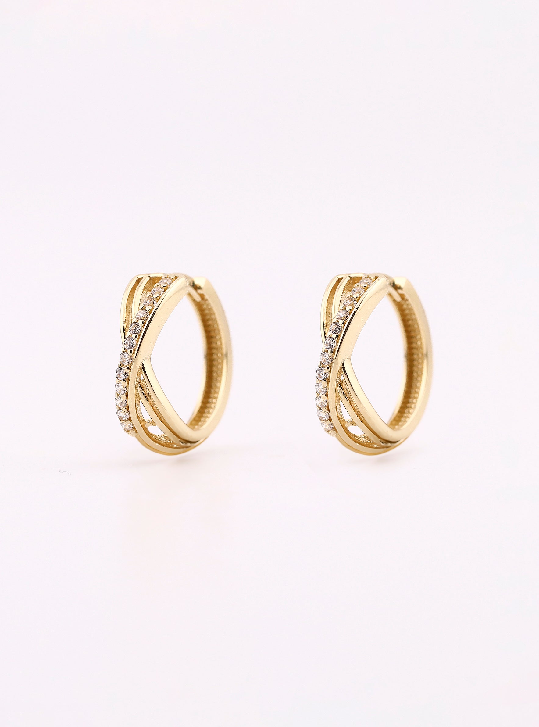 Aretes de Oro Huggies con Piedras Blancas de 14K