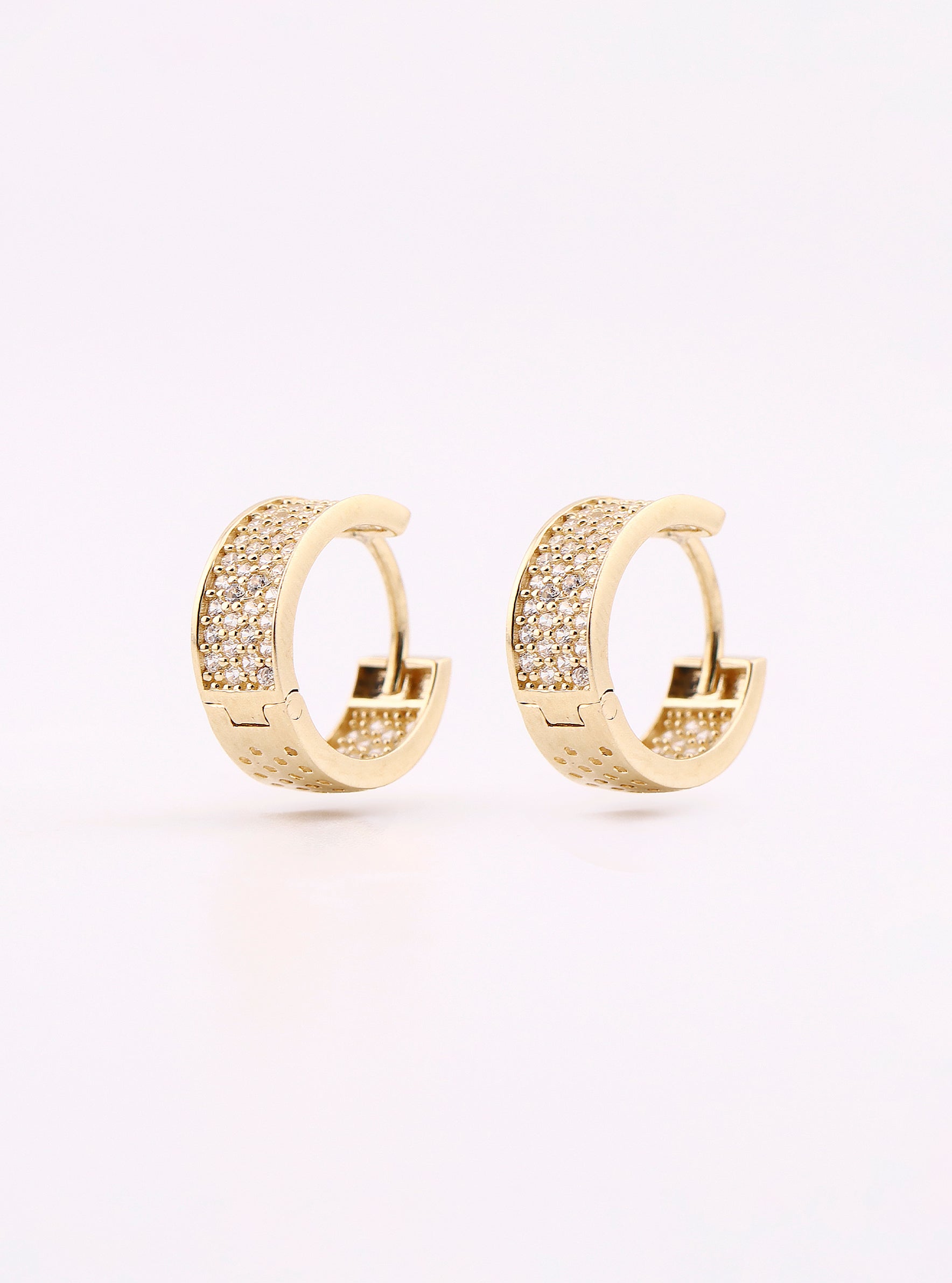 Aretes de Oro Huggies con Piedras Blancas de 14K