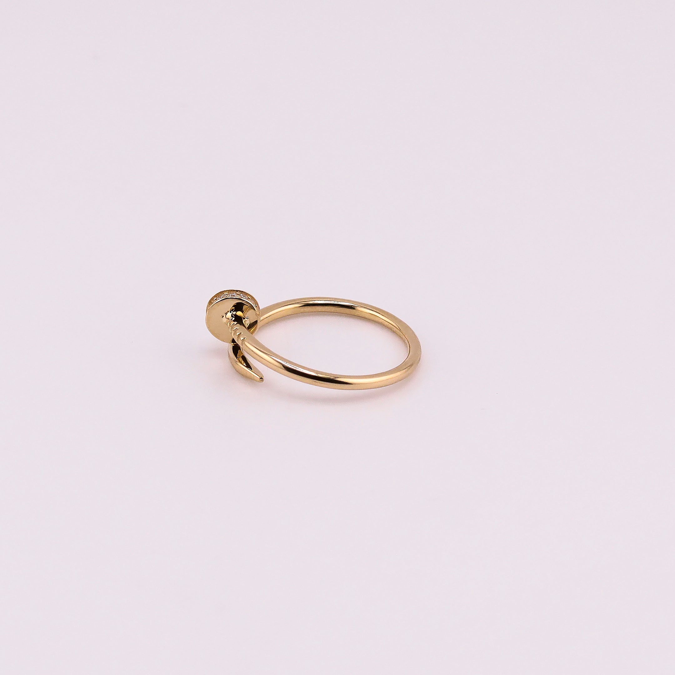 Anillo Clavo C/Piedra Relimado en Oro de 14K