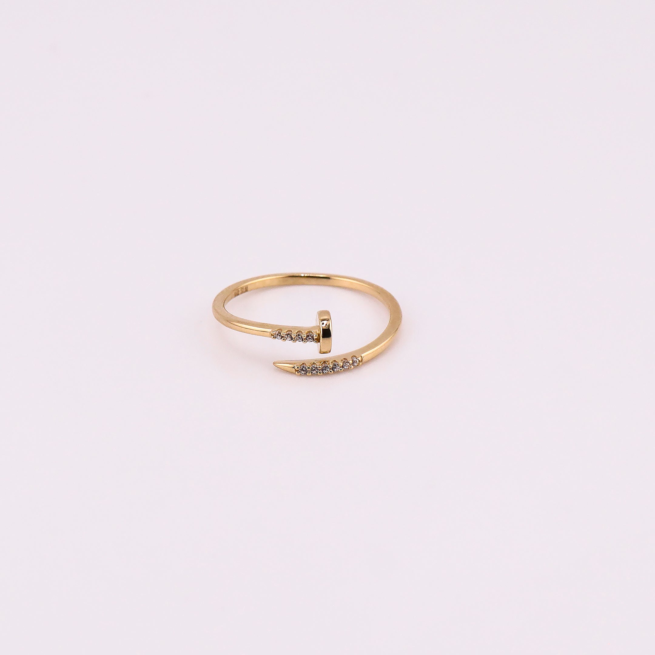 Anillo Clavo C/Piedra Blancas en Oro de 14K