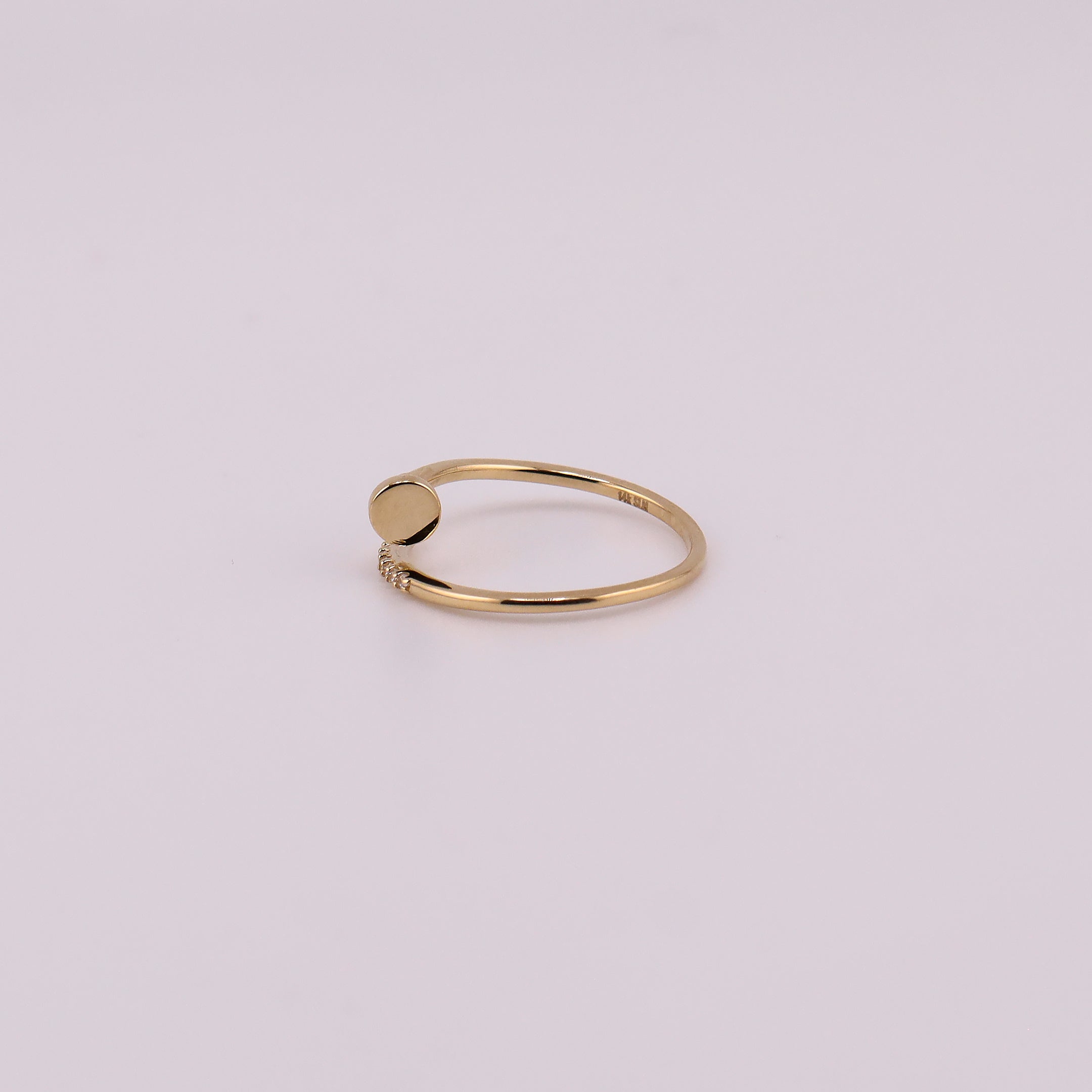 Anillo Clavo C/Piedra Blancas en Oro de 14K