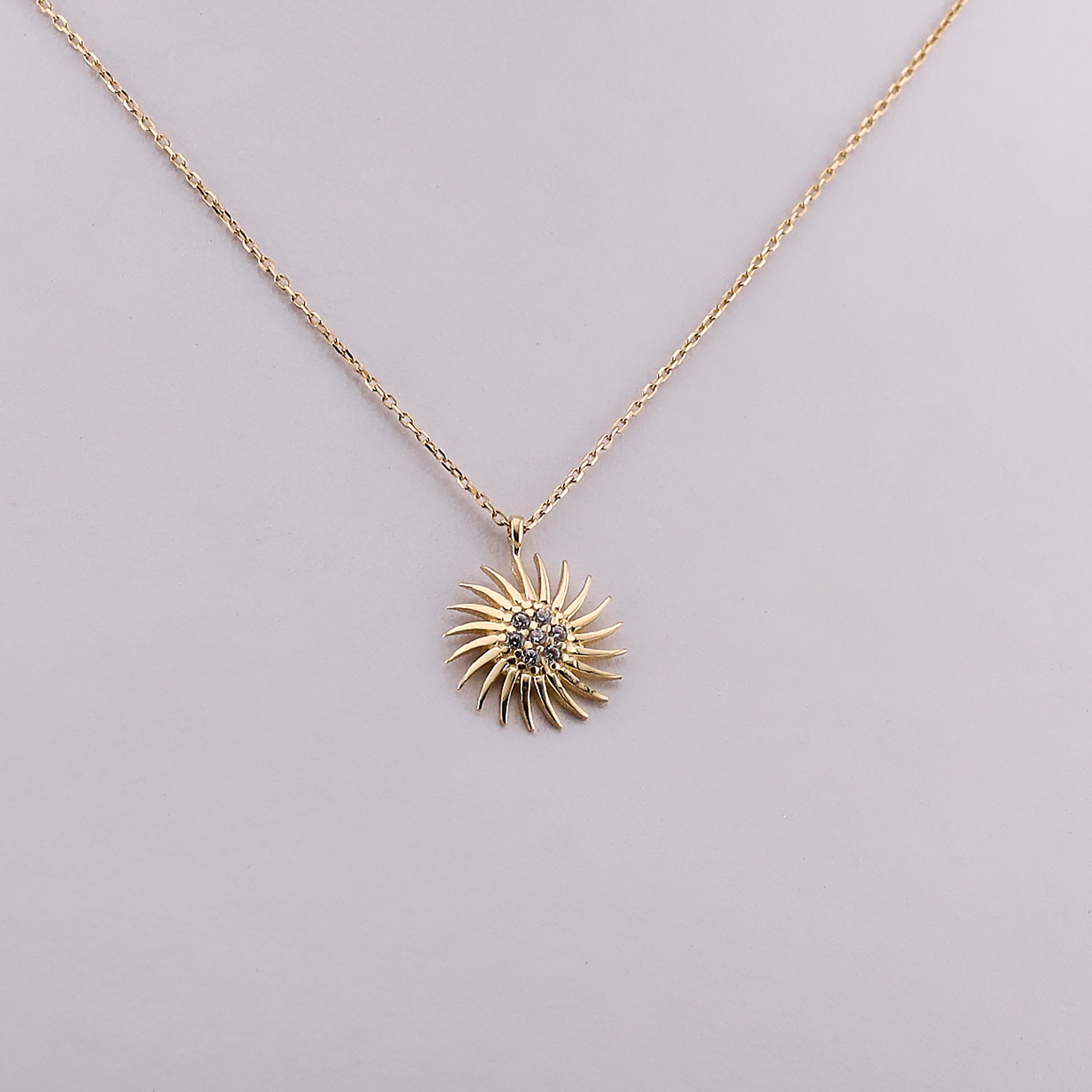 Gargantilla Sol C/Piedras Blancas en Oro de 14K