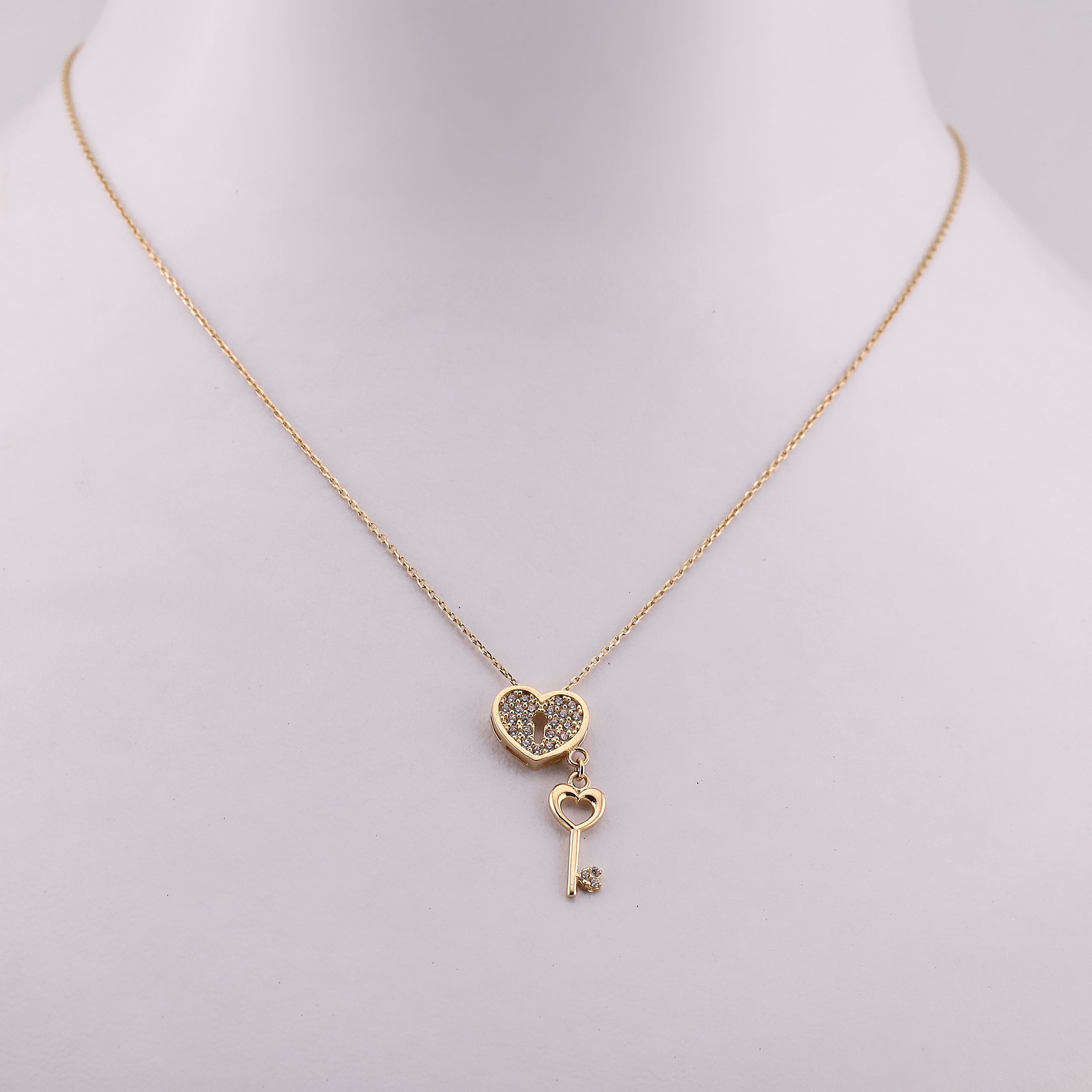 Gargantilla Corazón Llave en Oro de 14K