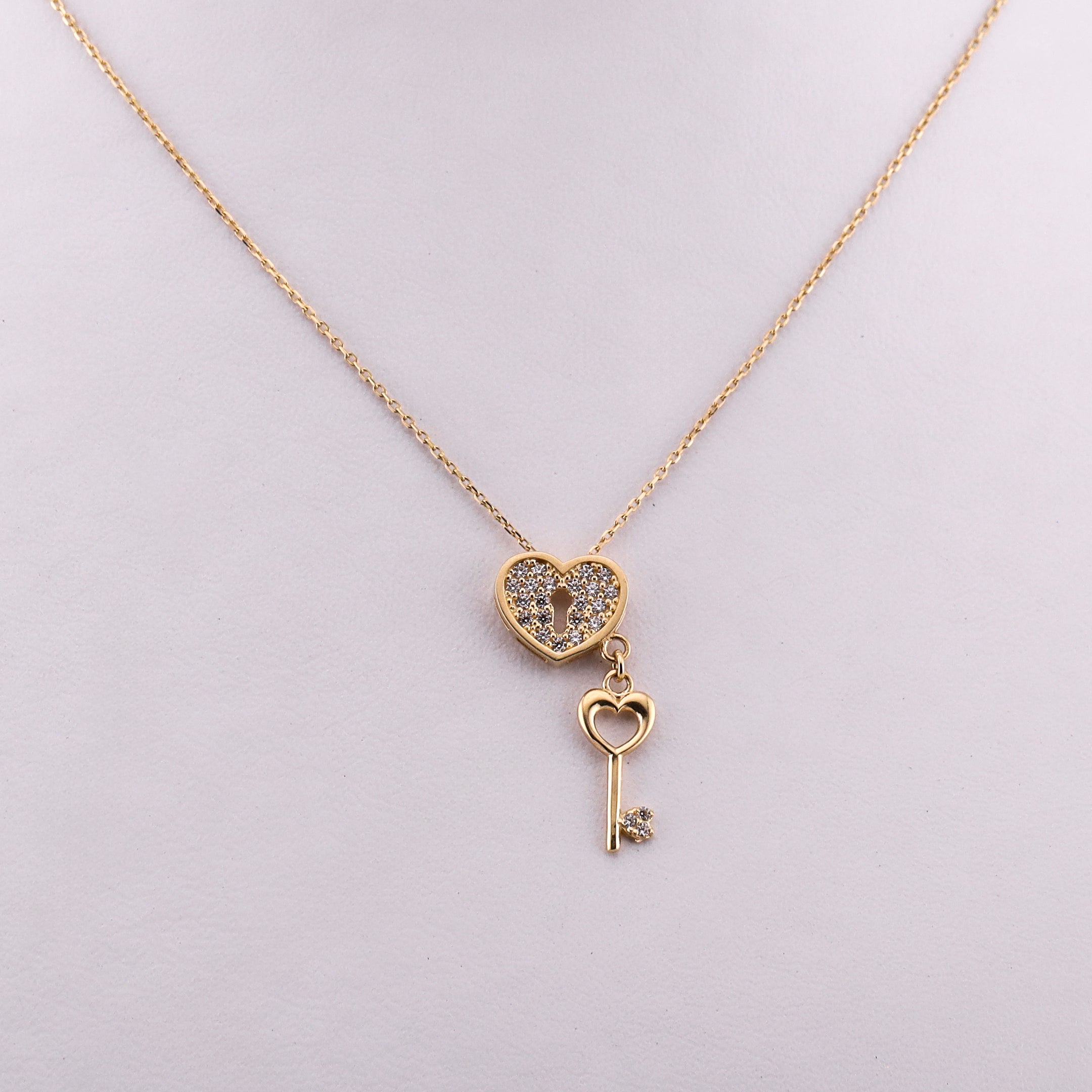 Gargantilla Corazón Llave en Oro de 14K