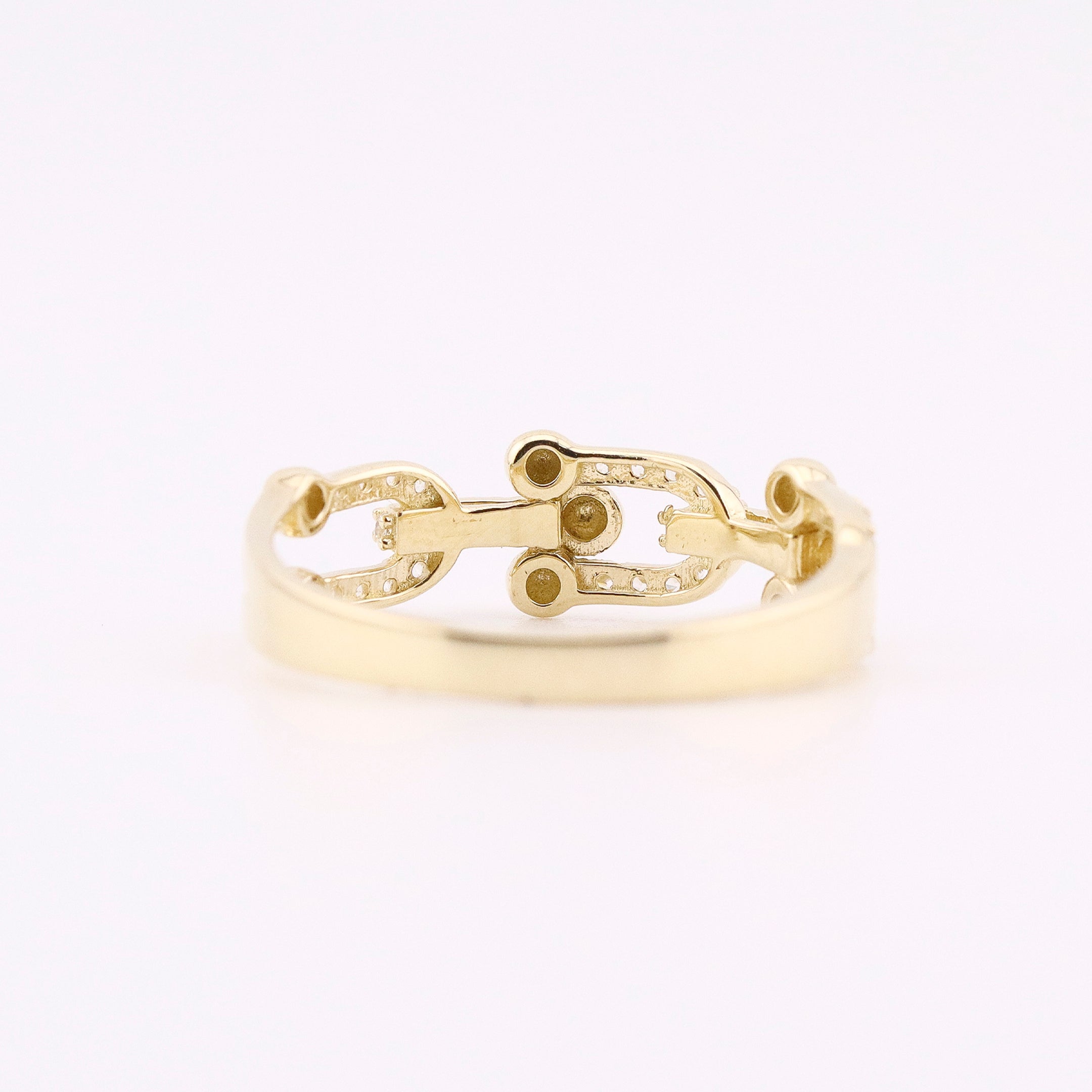 Anillo Medio Enlazado en Oro de 14K