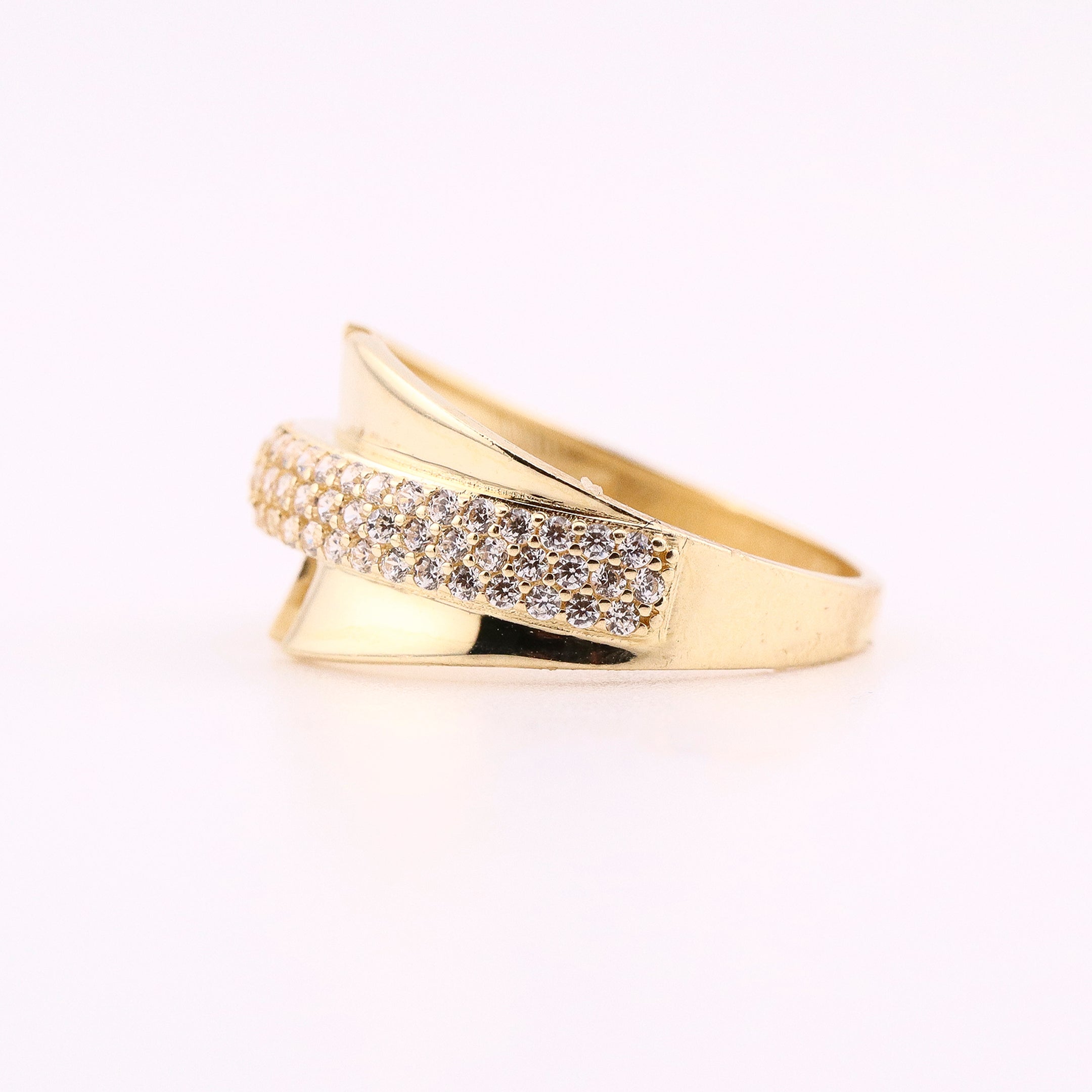 Anillo de Oro con Piedras Blancas de 14K