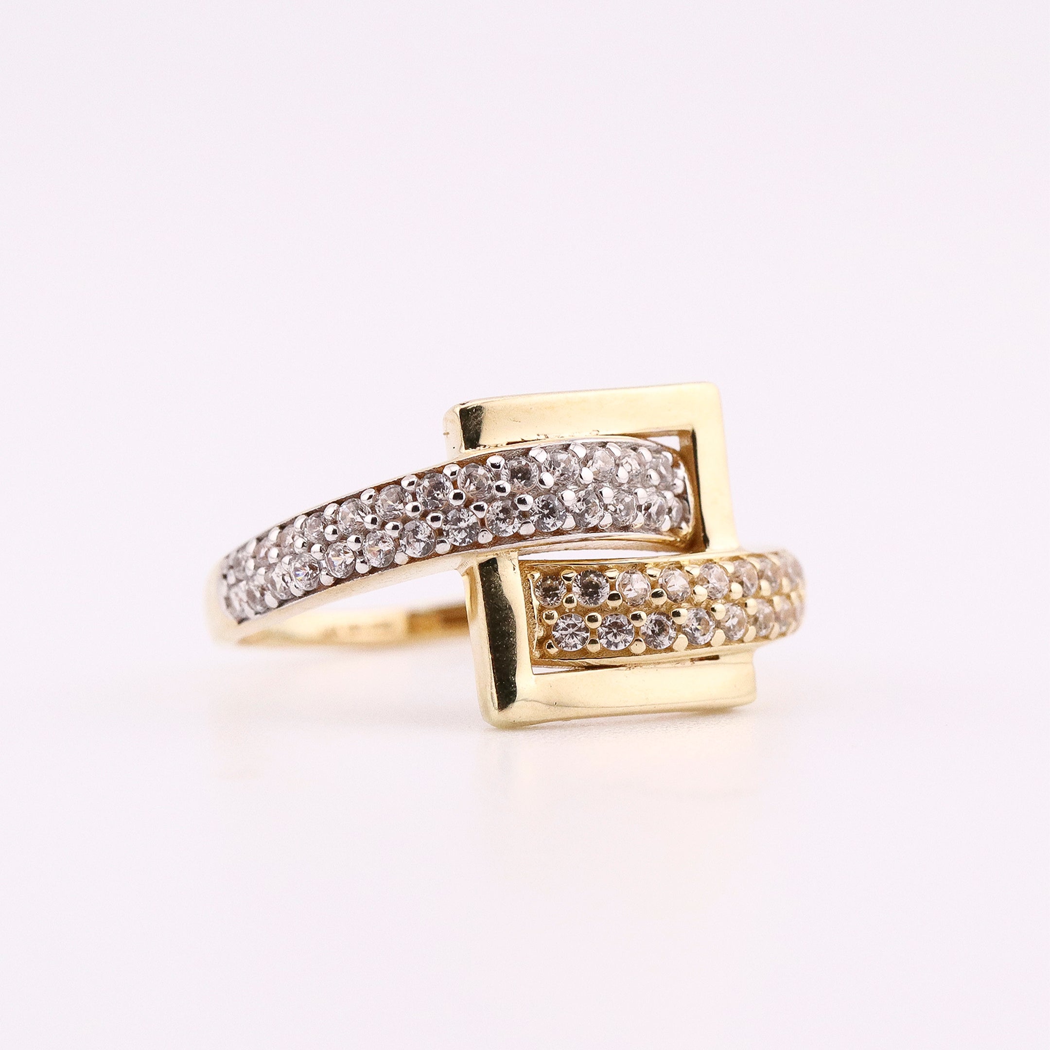 Anillo de Oro Cuadro Entrelazado de 14K