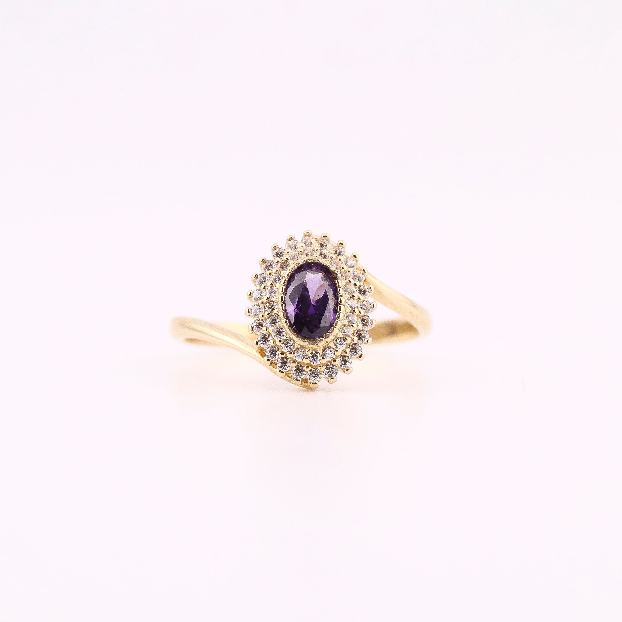 Anillo de Oro con Piedra Morada de 14K