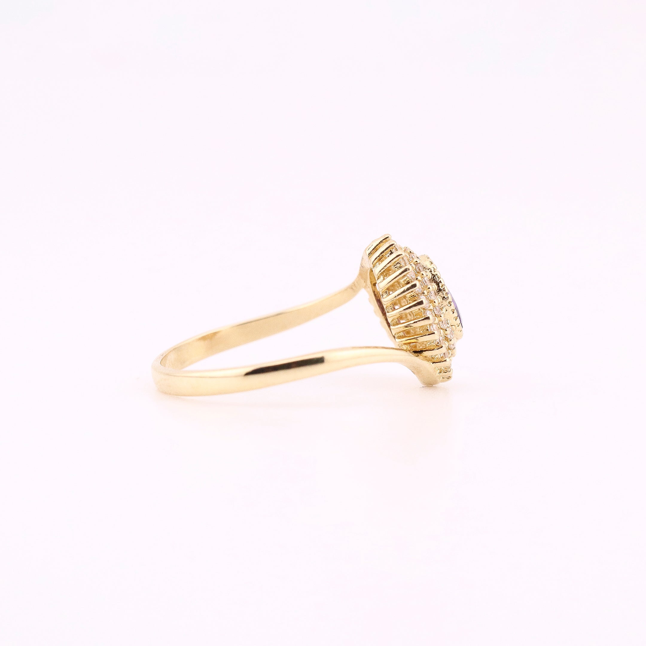 Anillo de Oro con Piedra Morada de 14K