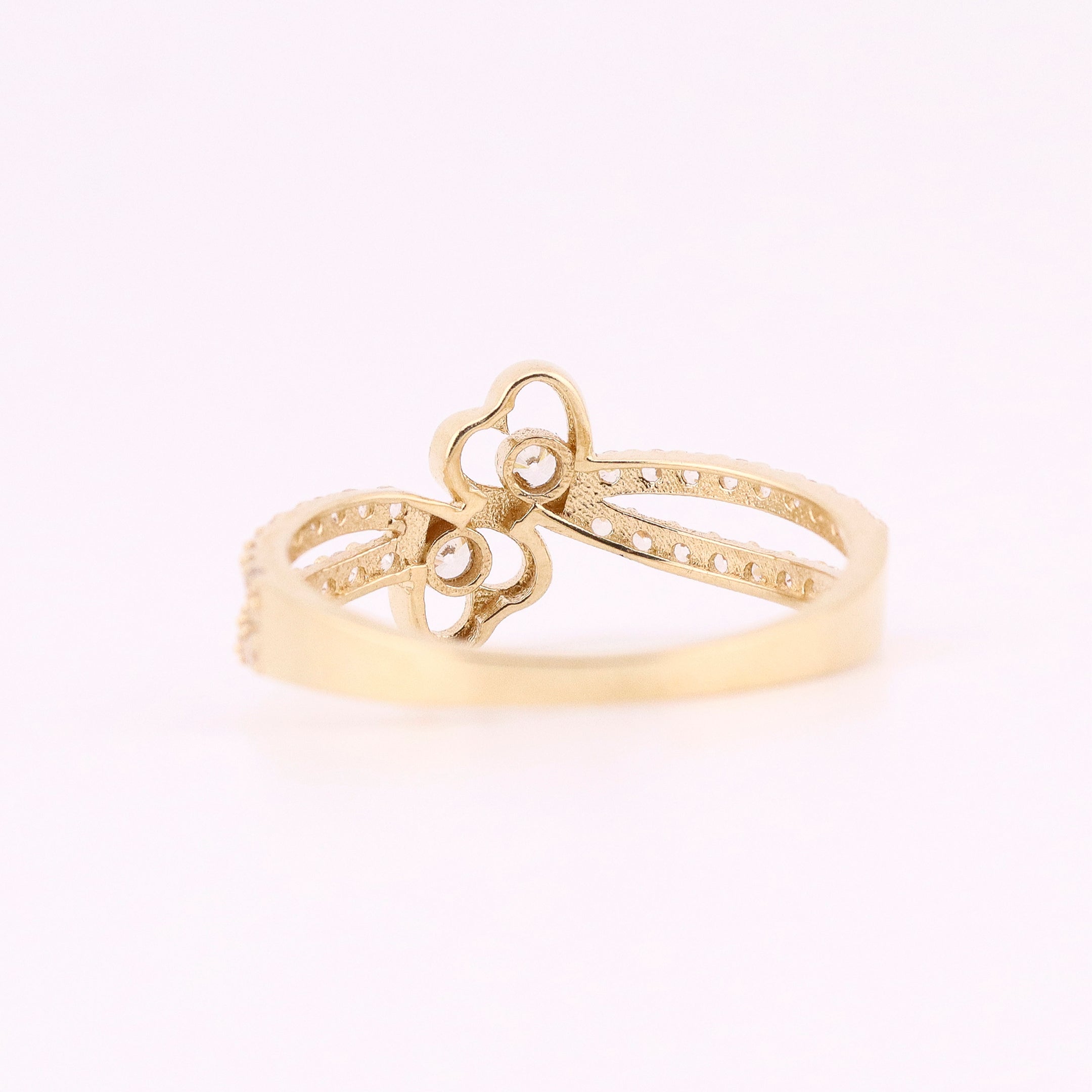 Anillo de Oro Doble Corazón con Piedras Blancas de 10K