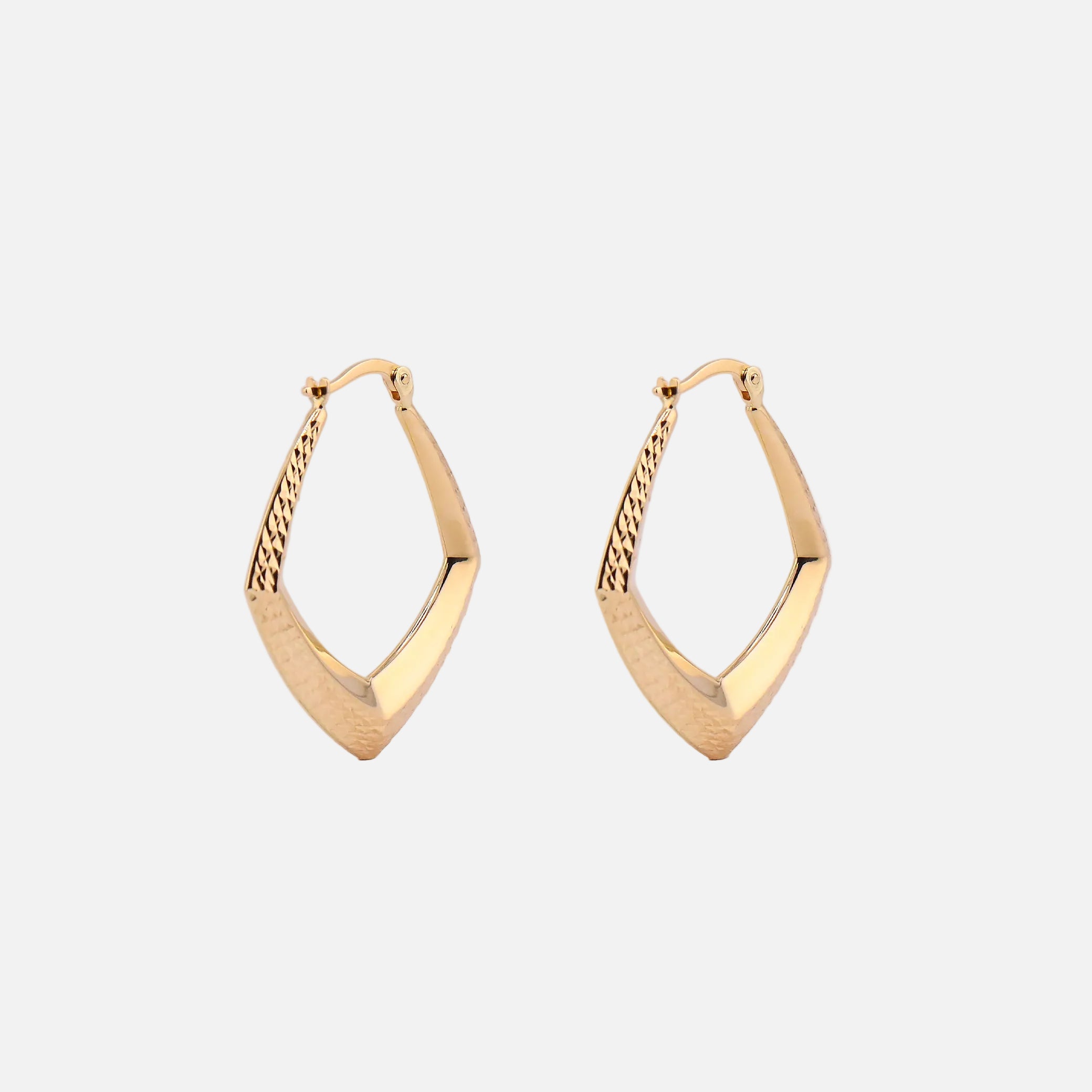 Arracadas Rombo Relimadas en Oro de 14K