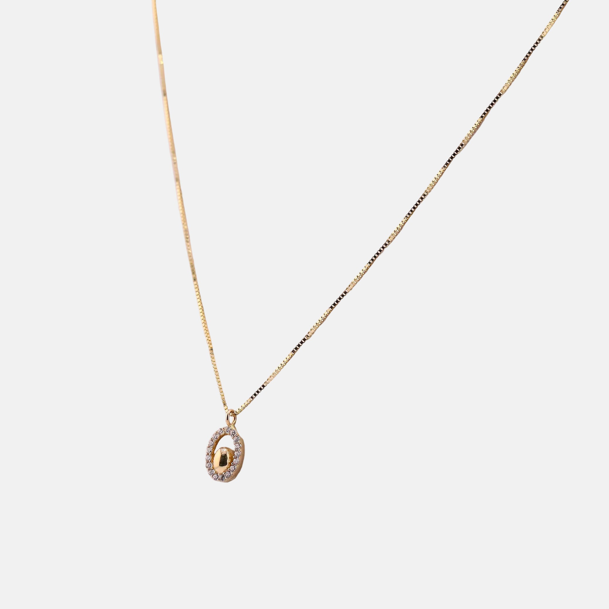 Gargantilla Ovalo con Piedras Blancas en Oro de 14K